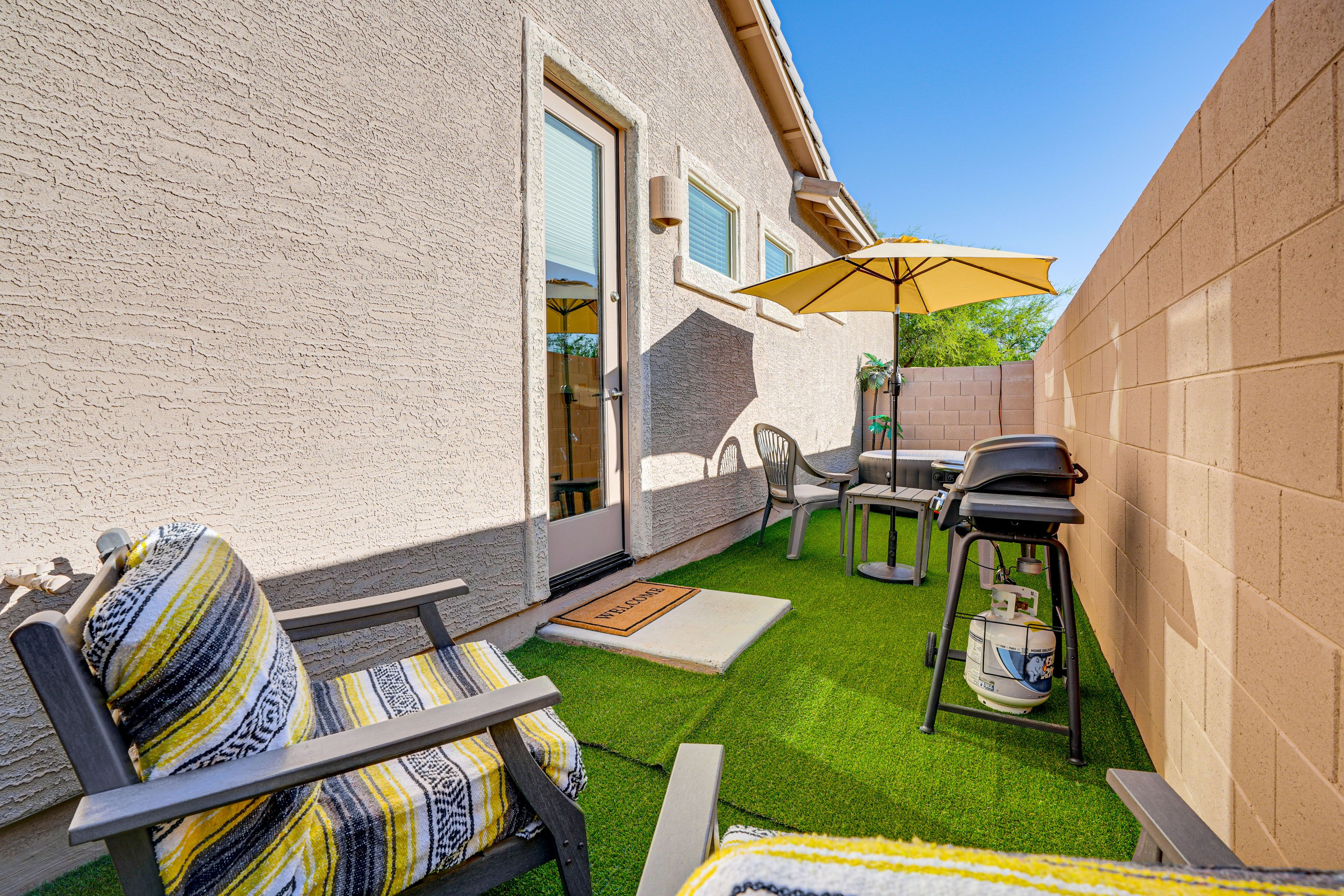 Private Outdoor Space | Gas Grill