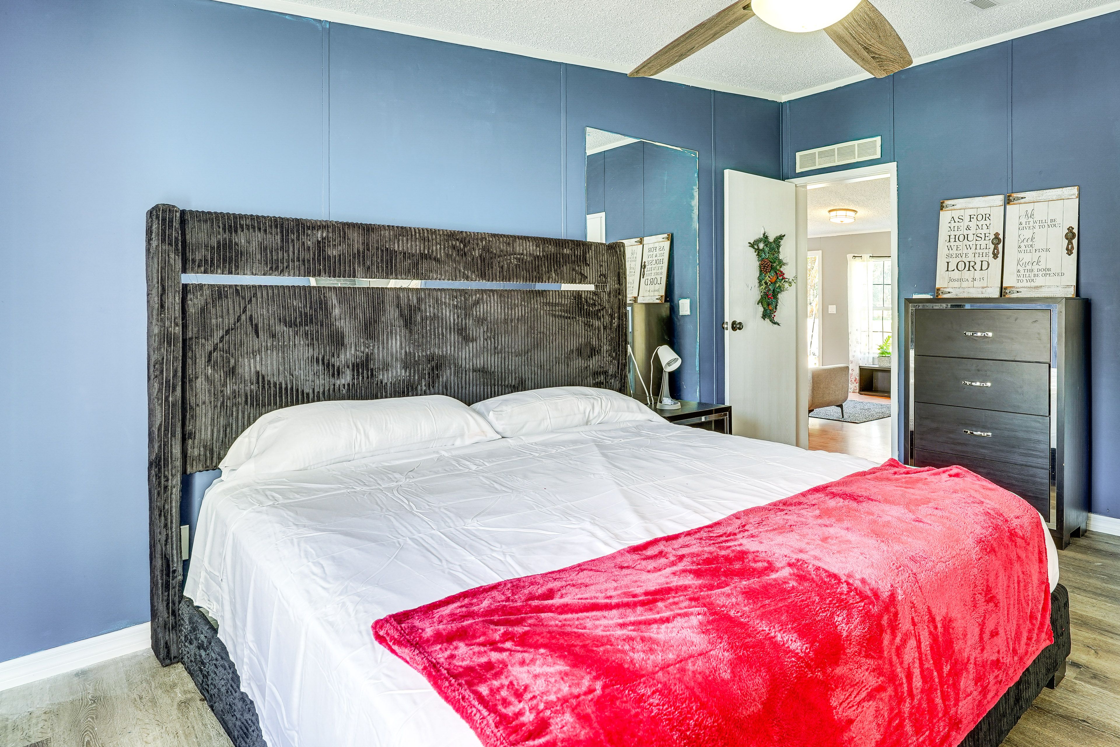 Bedroom 1 | King Bed | En-Suite Bathroom