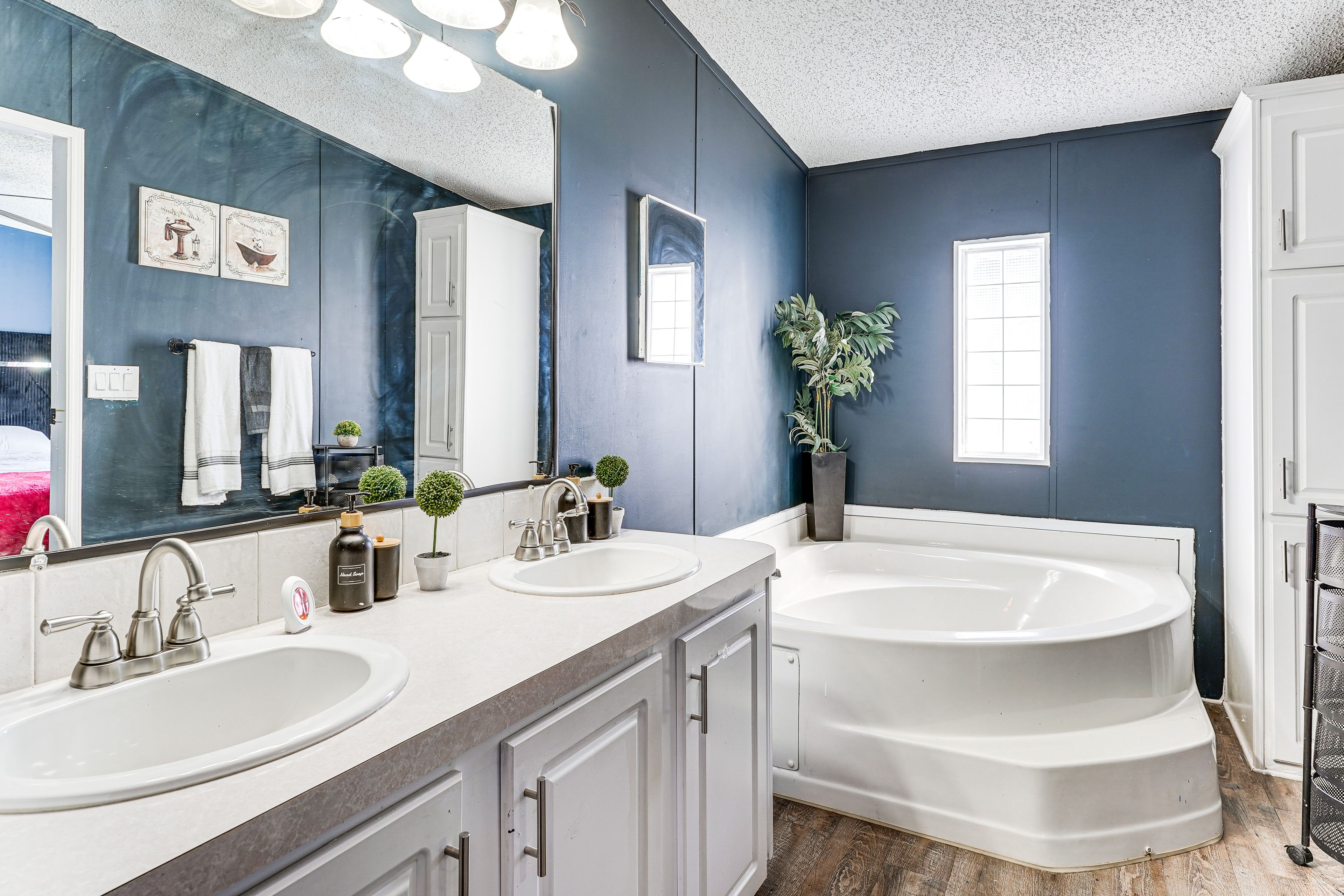 En-Suite Bathroom | Towels Provided