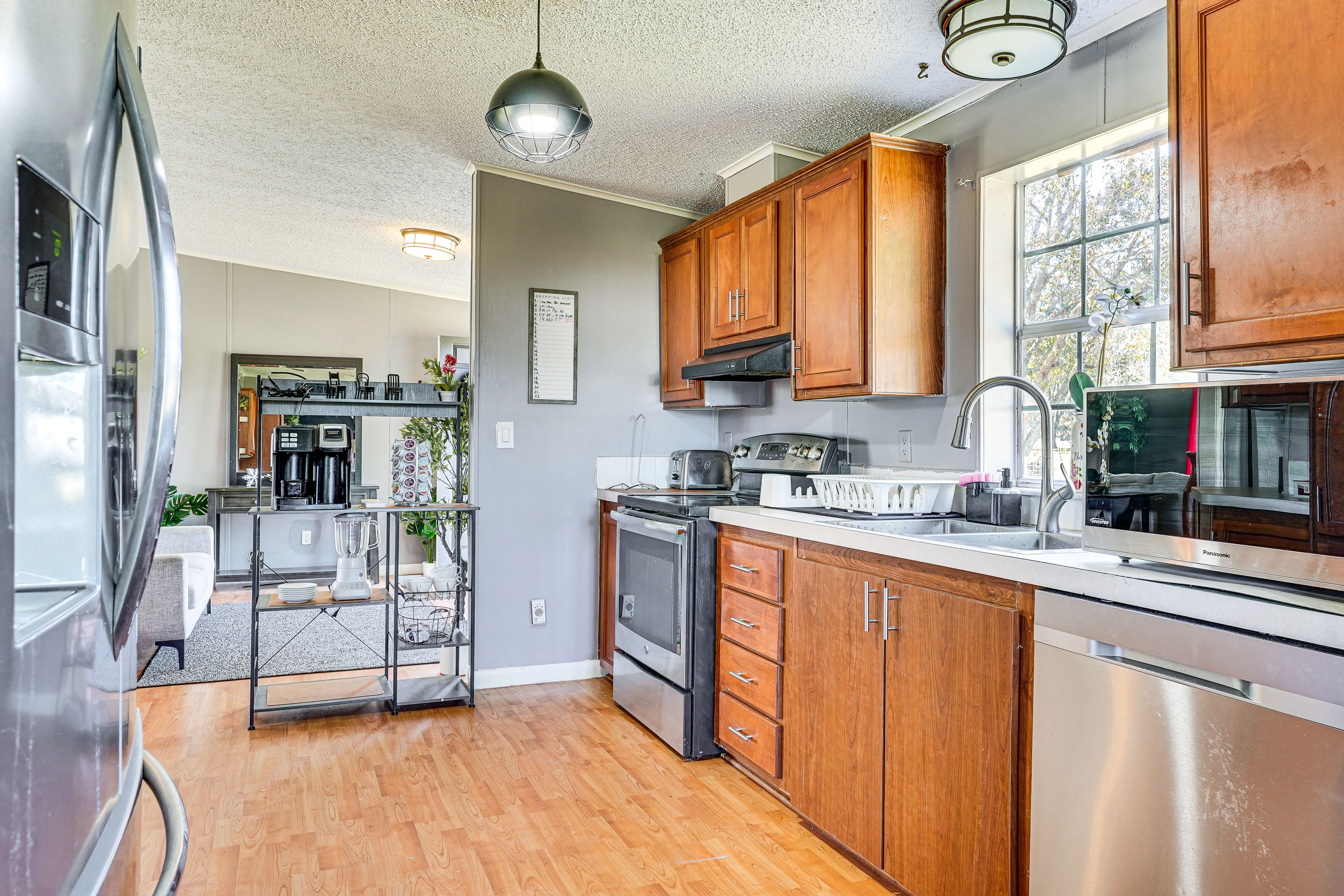 Kitchen | Kuerig Coffee Maker | Blender | Toaster | Spices