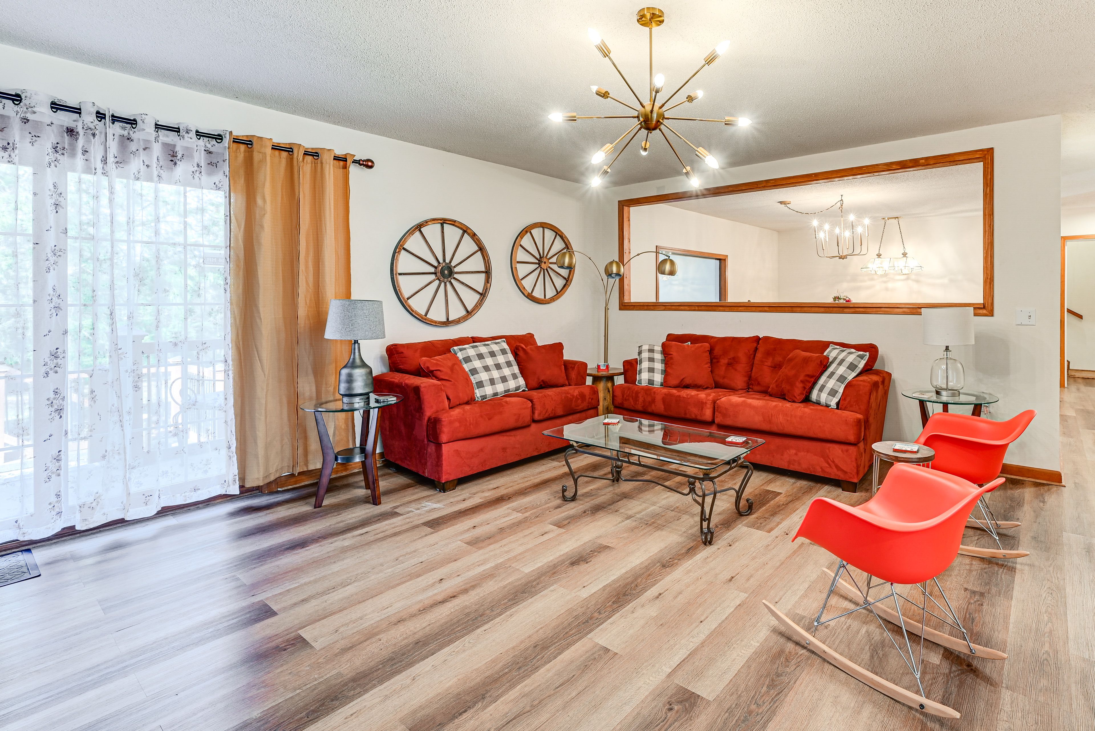 Living Room | Upper Level | Free WiFi