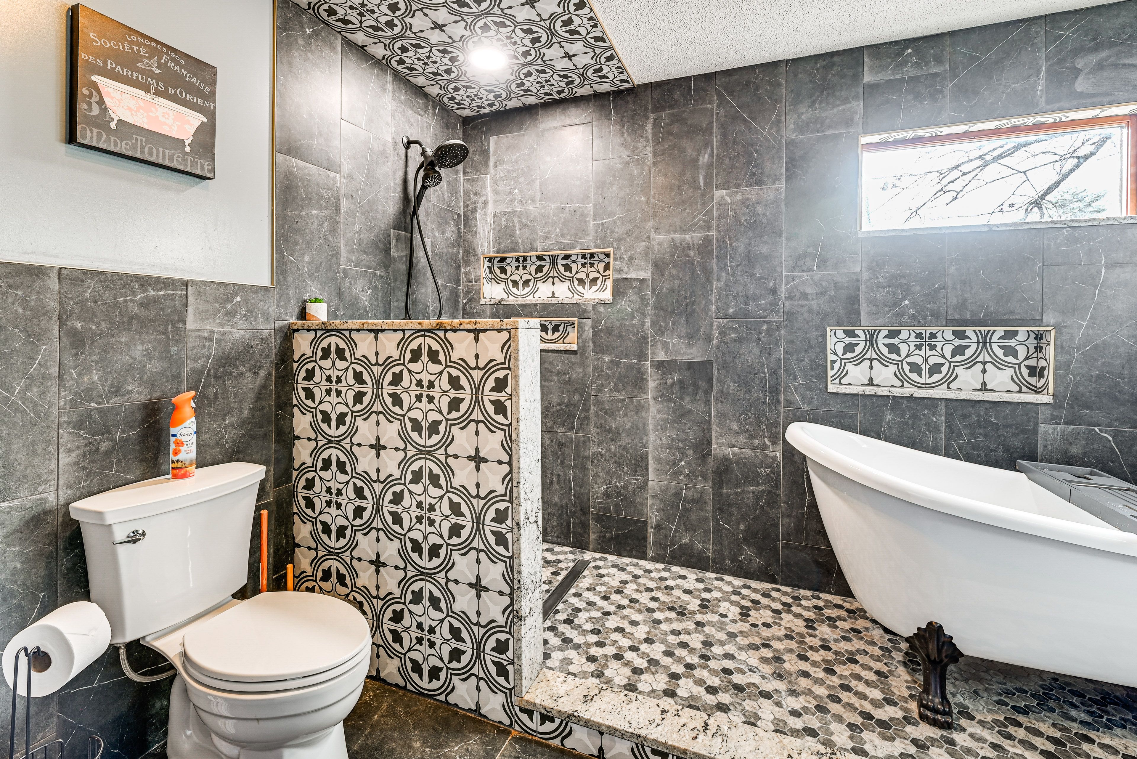 En-Suite Bathroom | Upper Level | Towels Provided