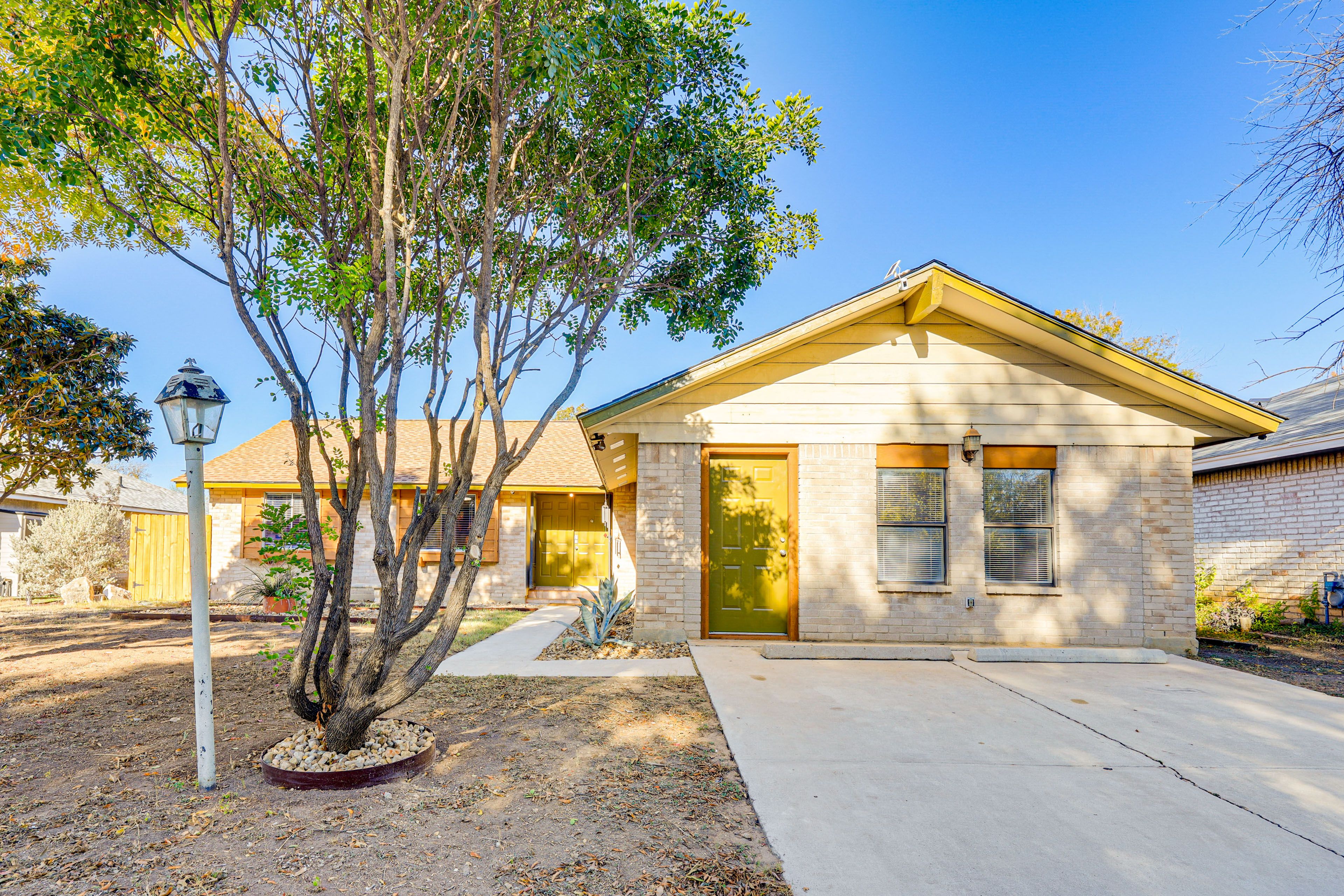 Parking | Driveway (2 Vehicles)