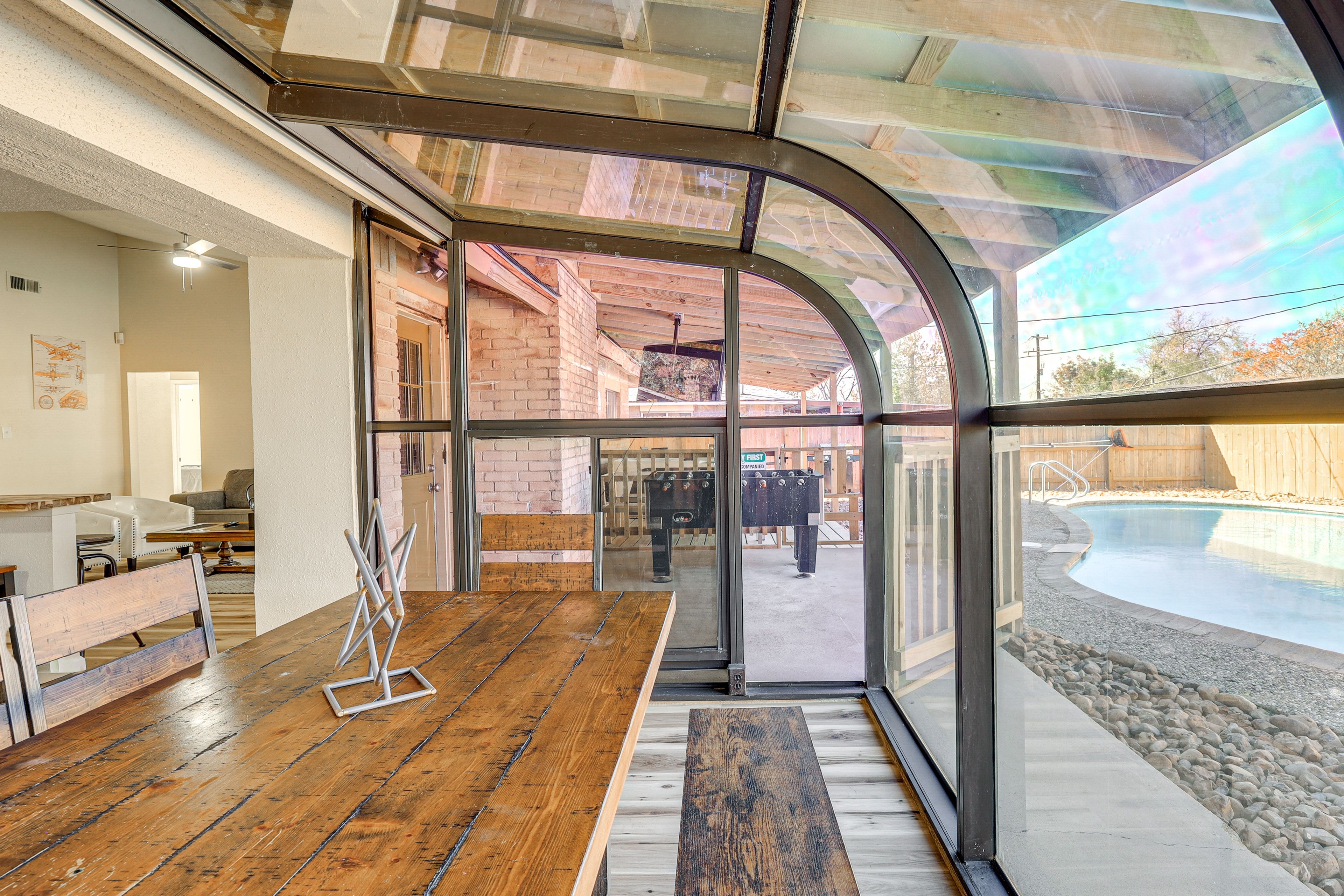 Solarium w/ Dining Table