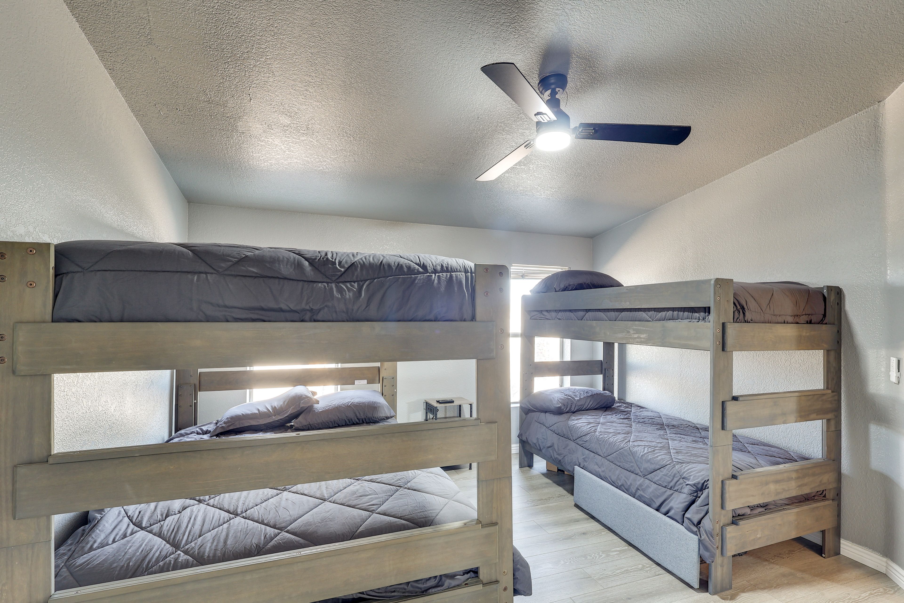 Bonus Room | Queen Bunk Bed | Twin Bunk Bed