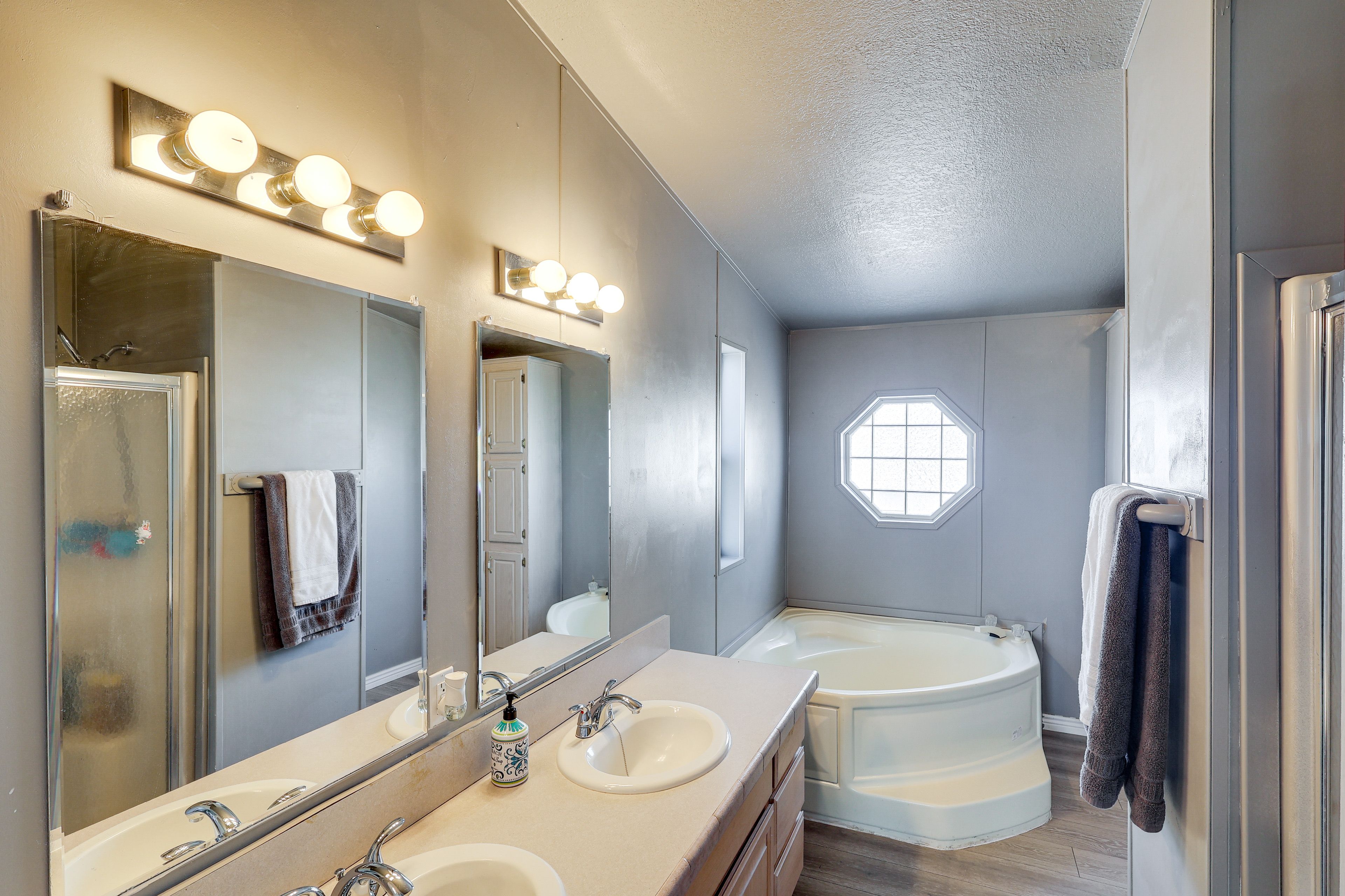 Full Bath | Towels | Hair Dryer