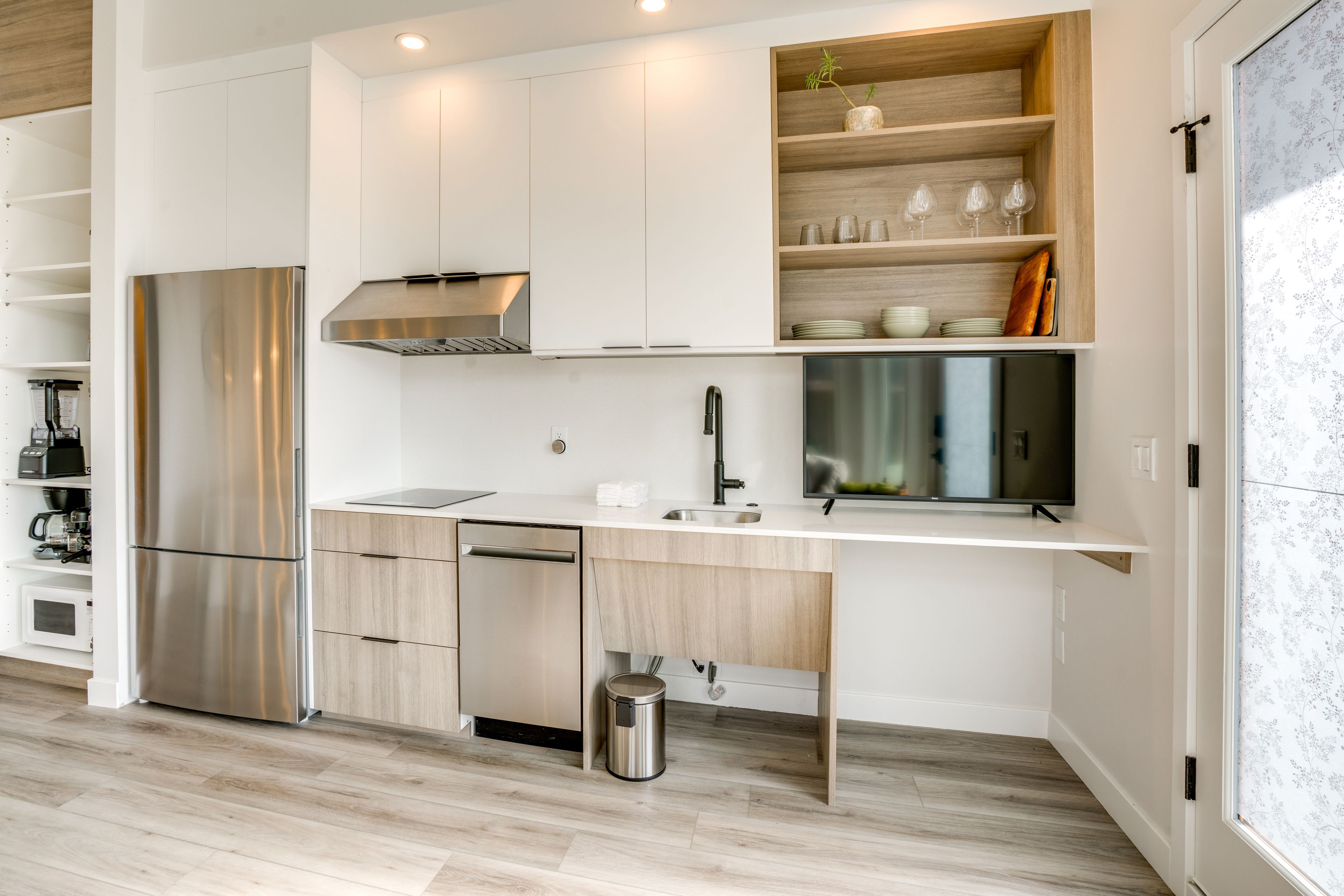 Kitchenette | Microwave | Blender | Drip Coffee Maker | Smart TV