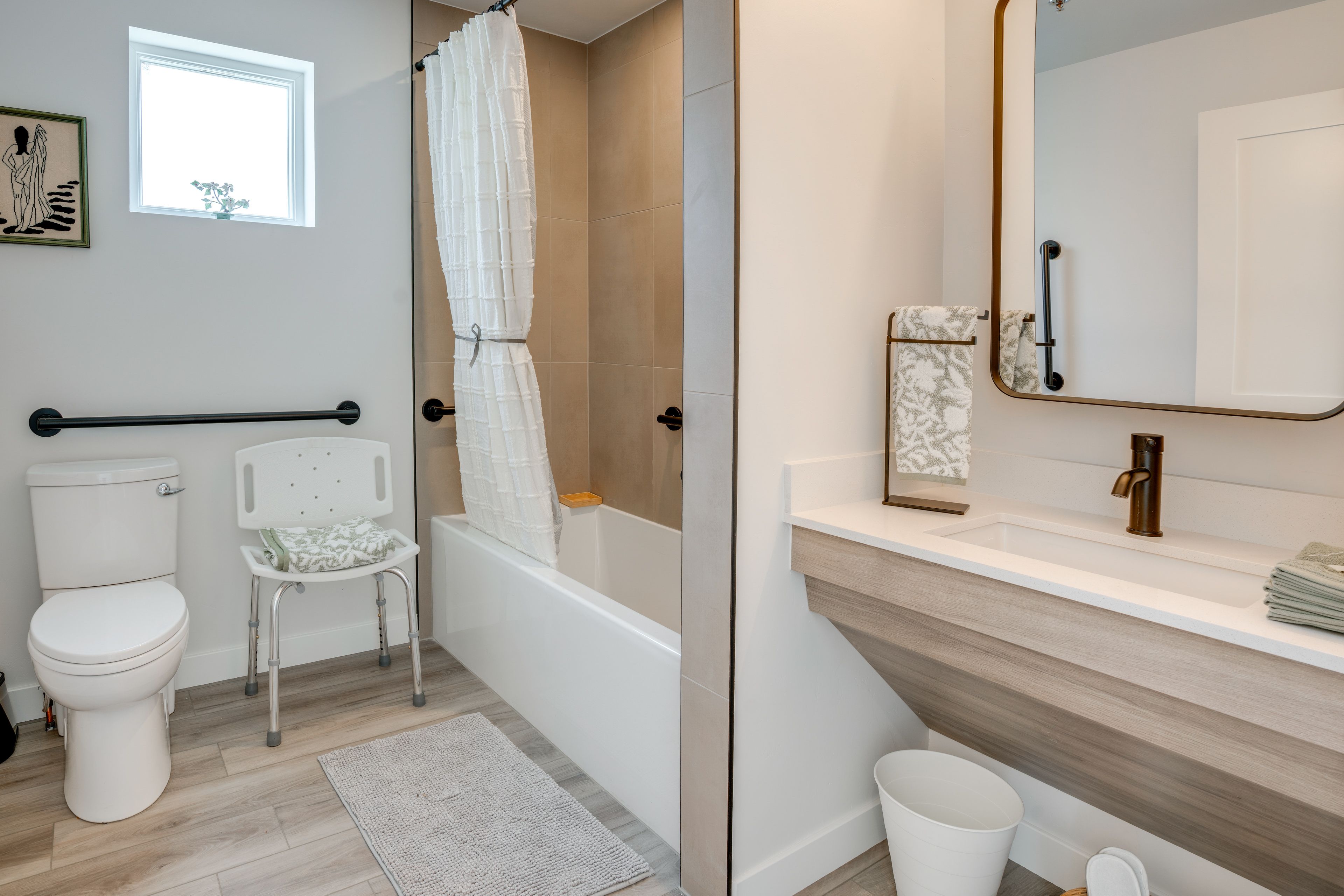 Bathroom | Grab Rails | Shower Chair | Towels Provided