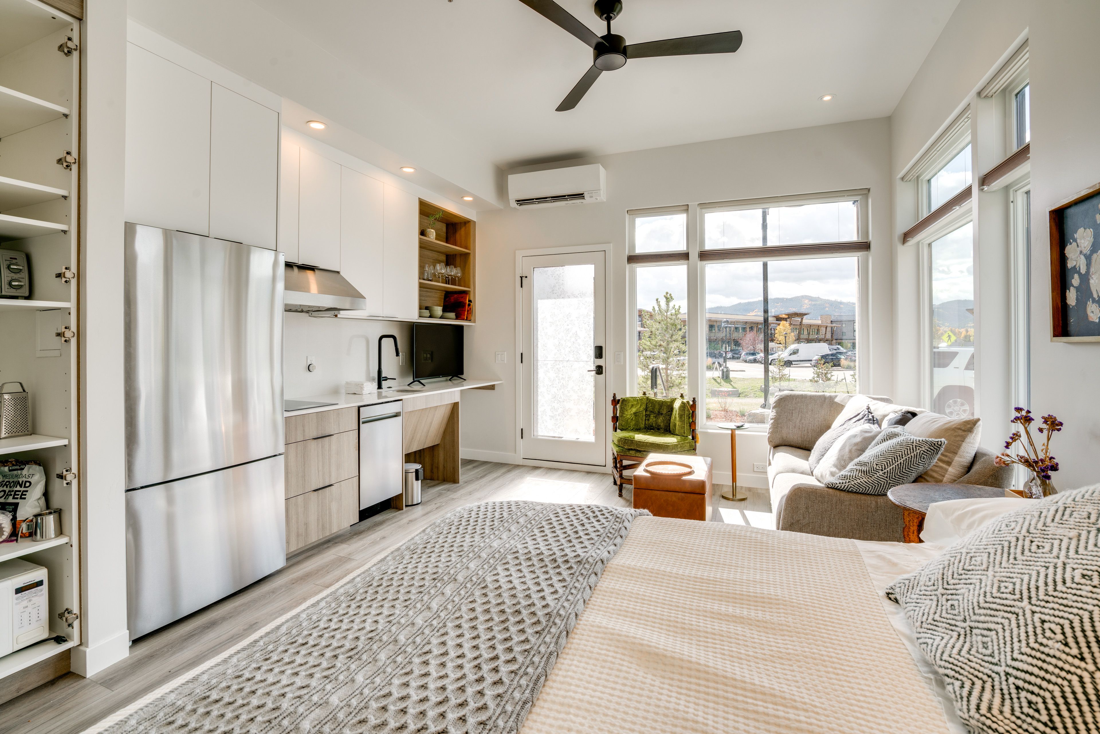 Kitchenette | Stove | Dishwasher | Toaster Oven