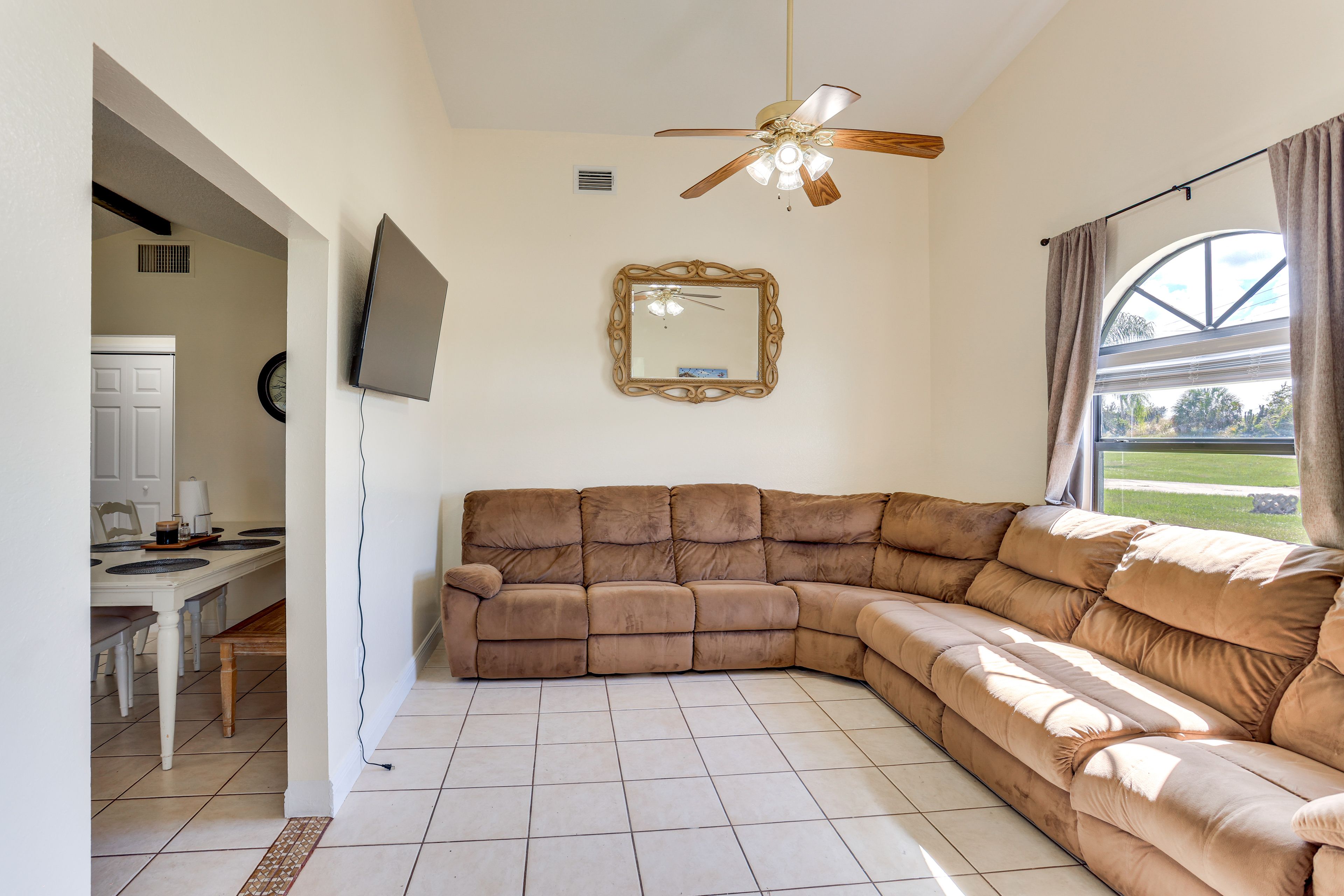Family Room | 1st Floor | Smart TV
