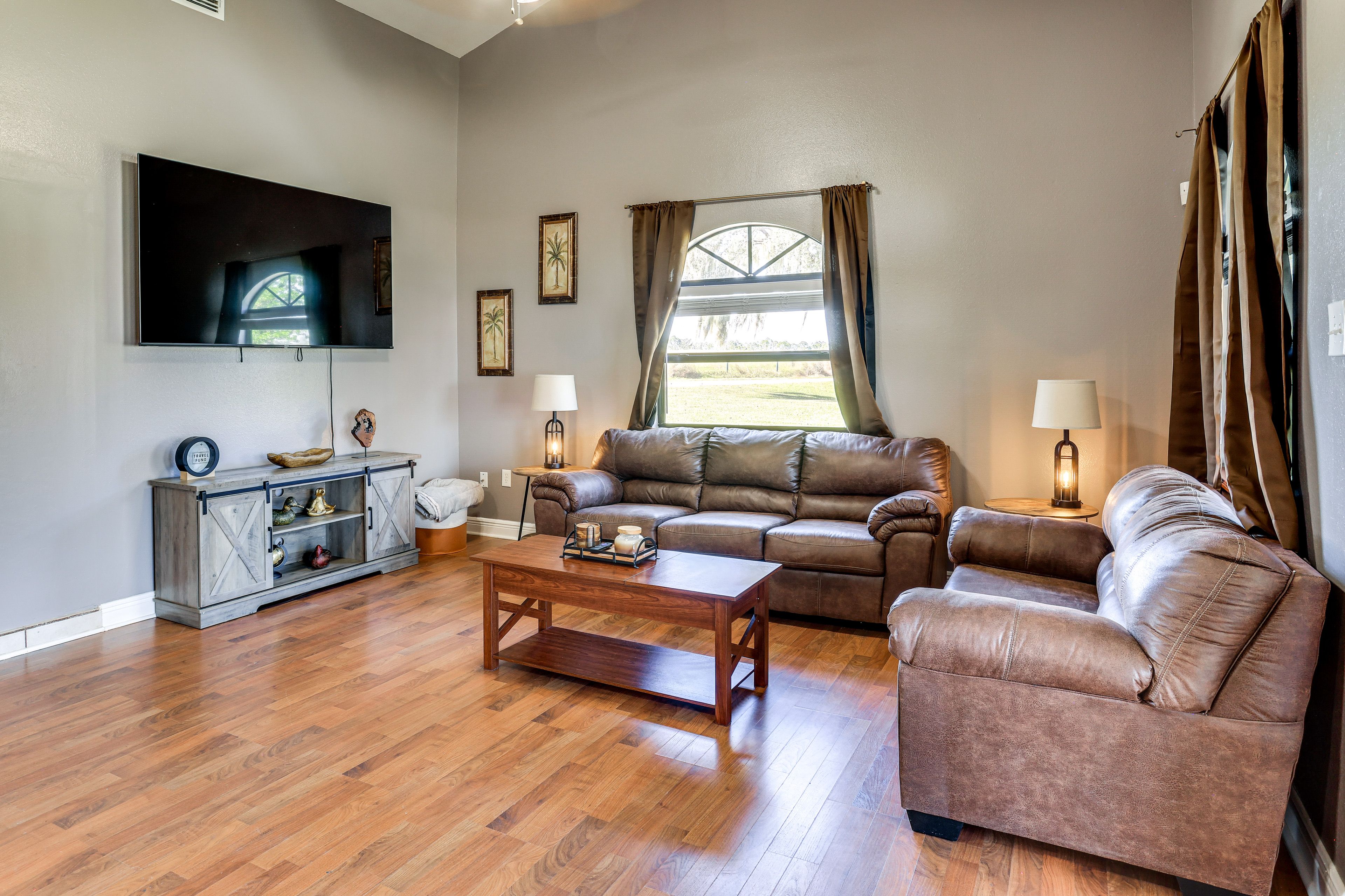 Living Room | 1st Floor | Queen Sleeper Sofa | Central Heating & A/C | Free WiFi