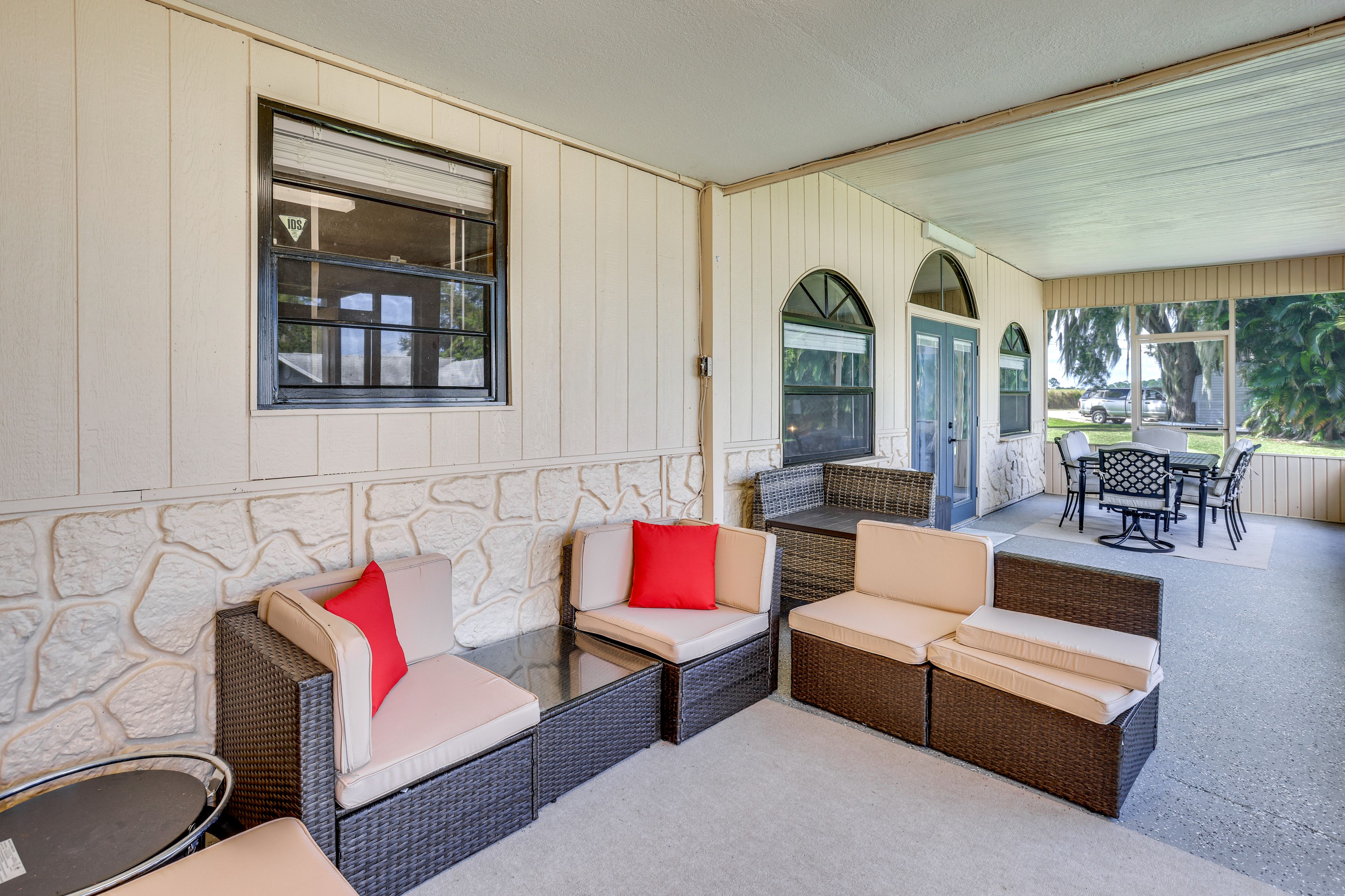 Lanai | Dining Space | Lounge Furniture