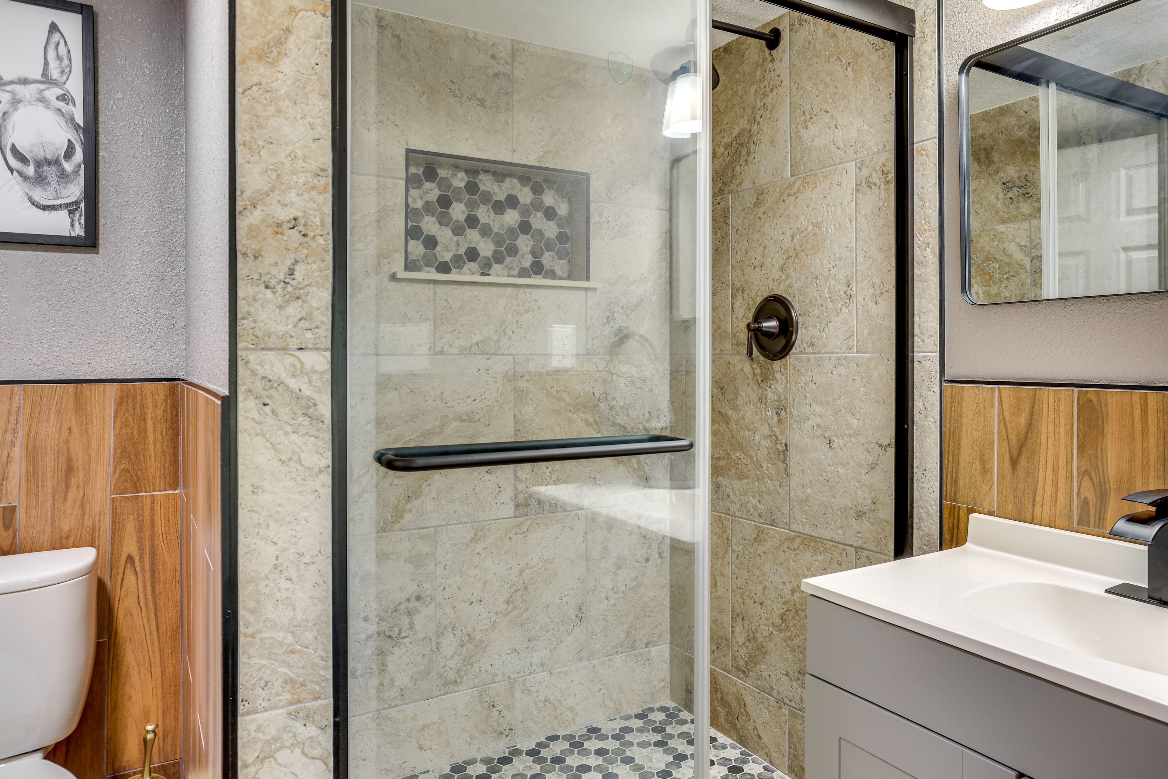 Full Bathroom | 2nd Floor