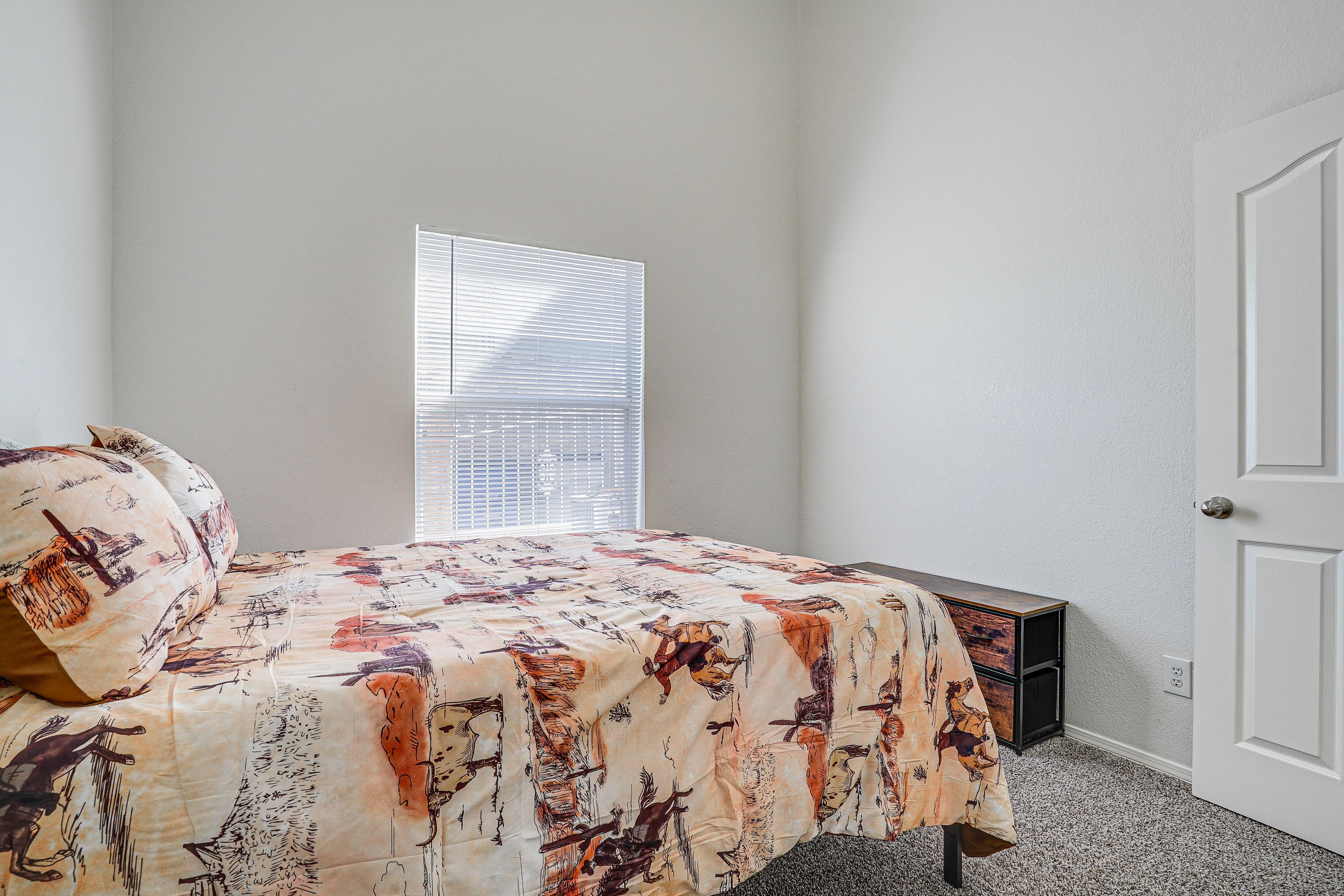 Bedroom 2 | Queen Bed