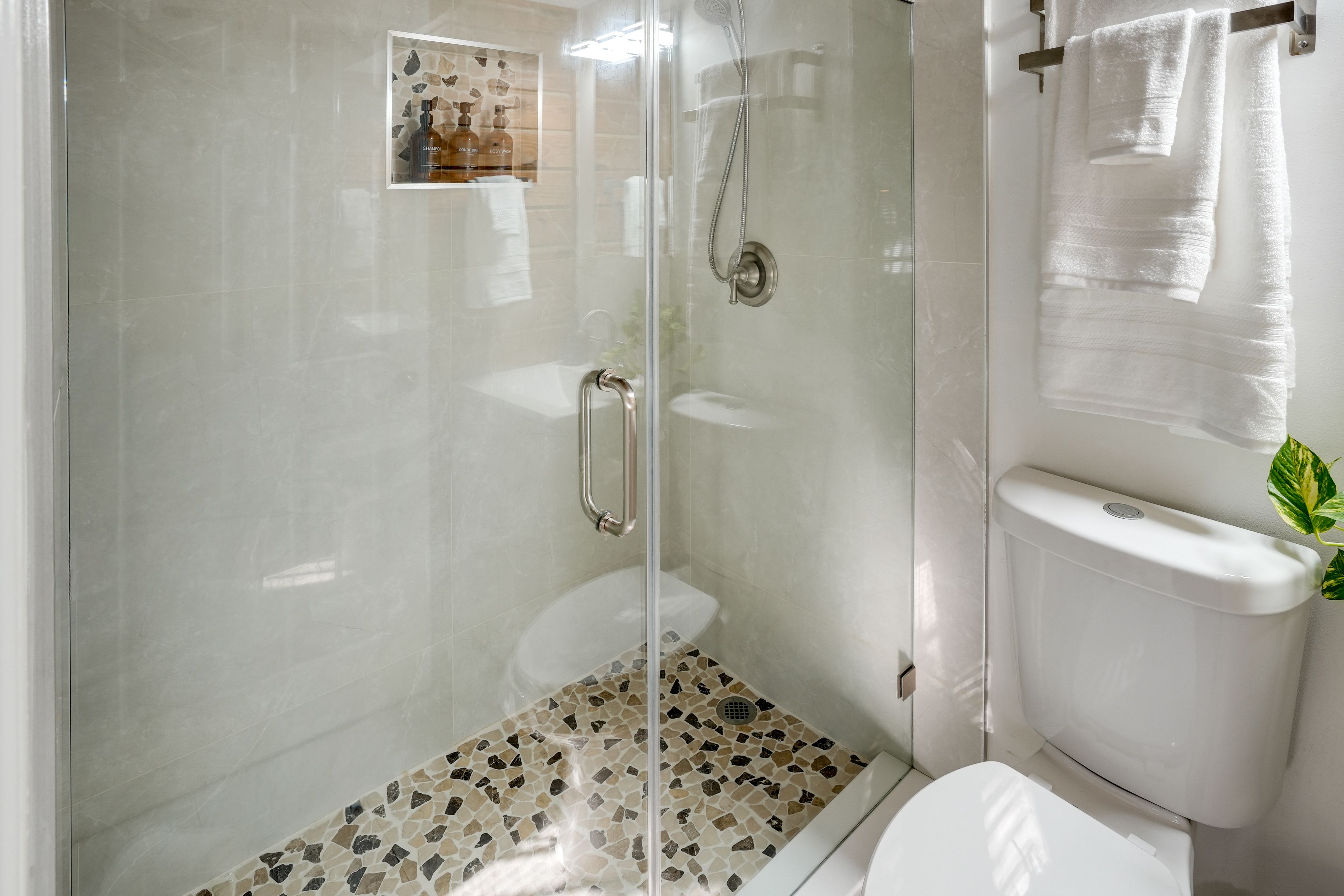 Full Bathroom | 1st Floor