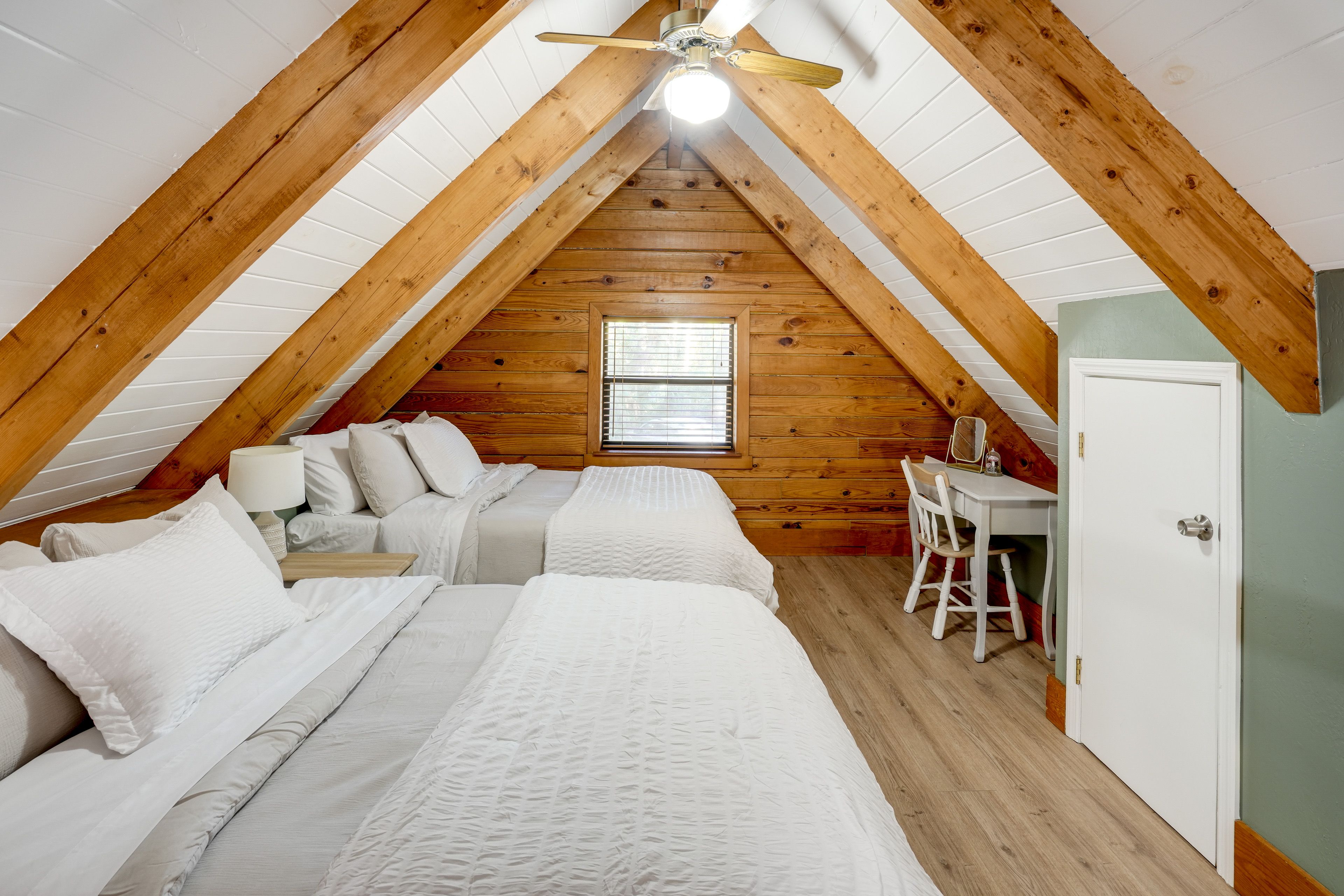 Loft | 2 Full Beds | 2nd Floor