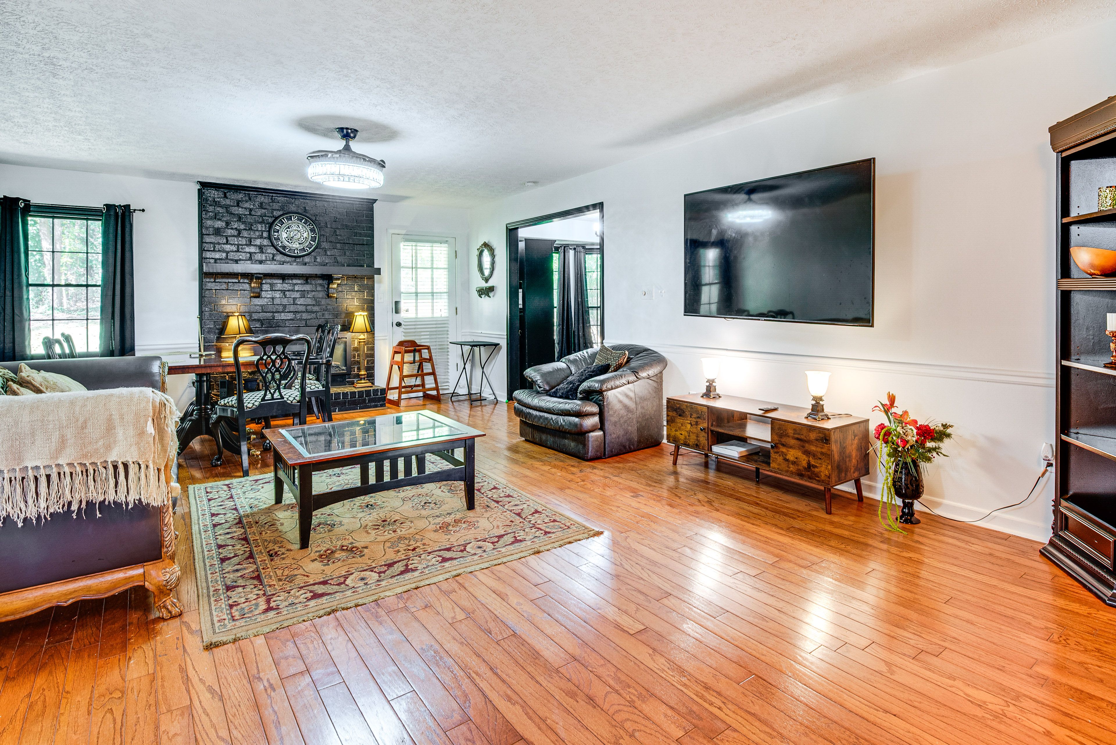 Living Room | Flat-Screen TV