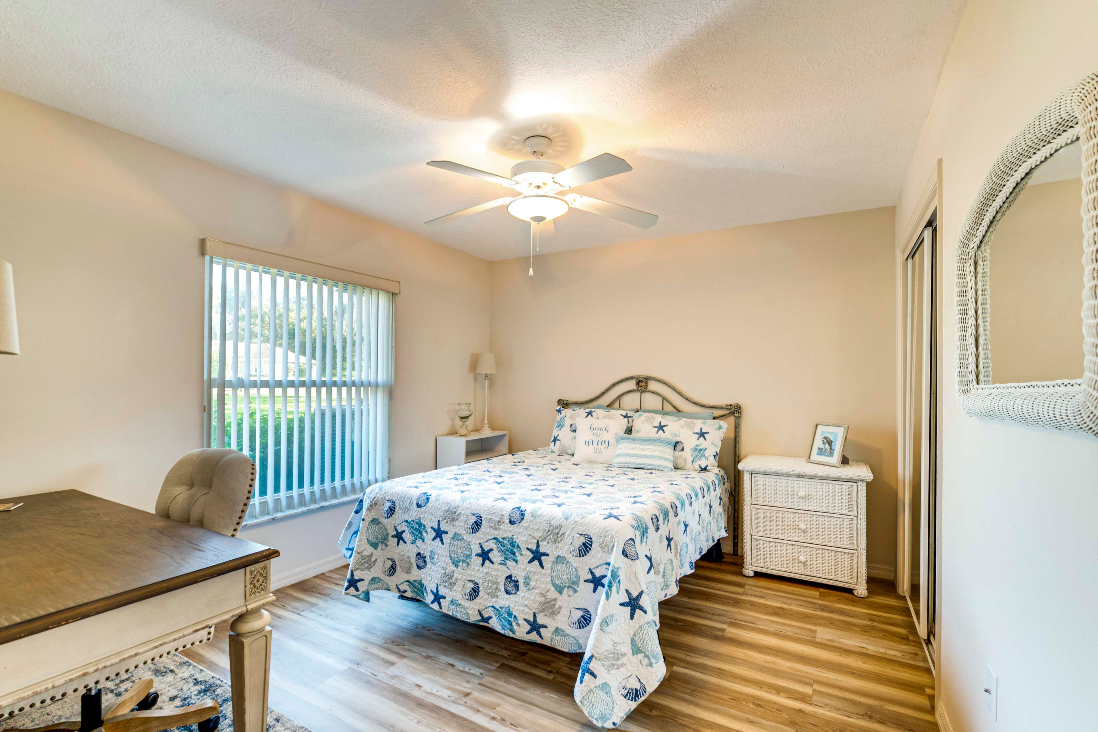 Bedroom 2 | Queen Bed | Laptop-Friendly Workspace