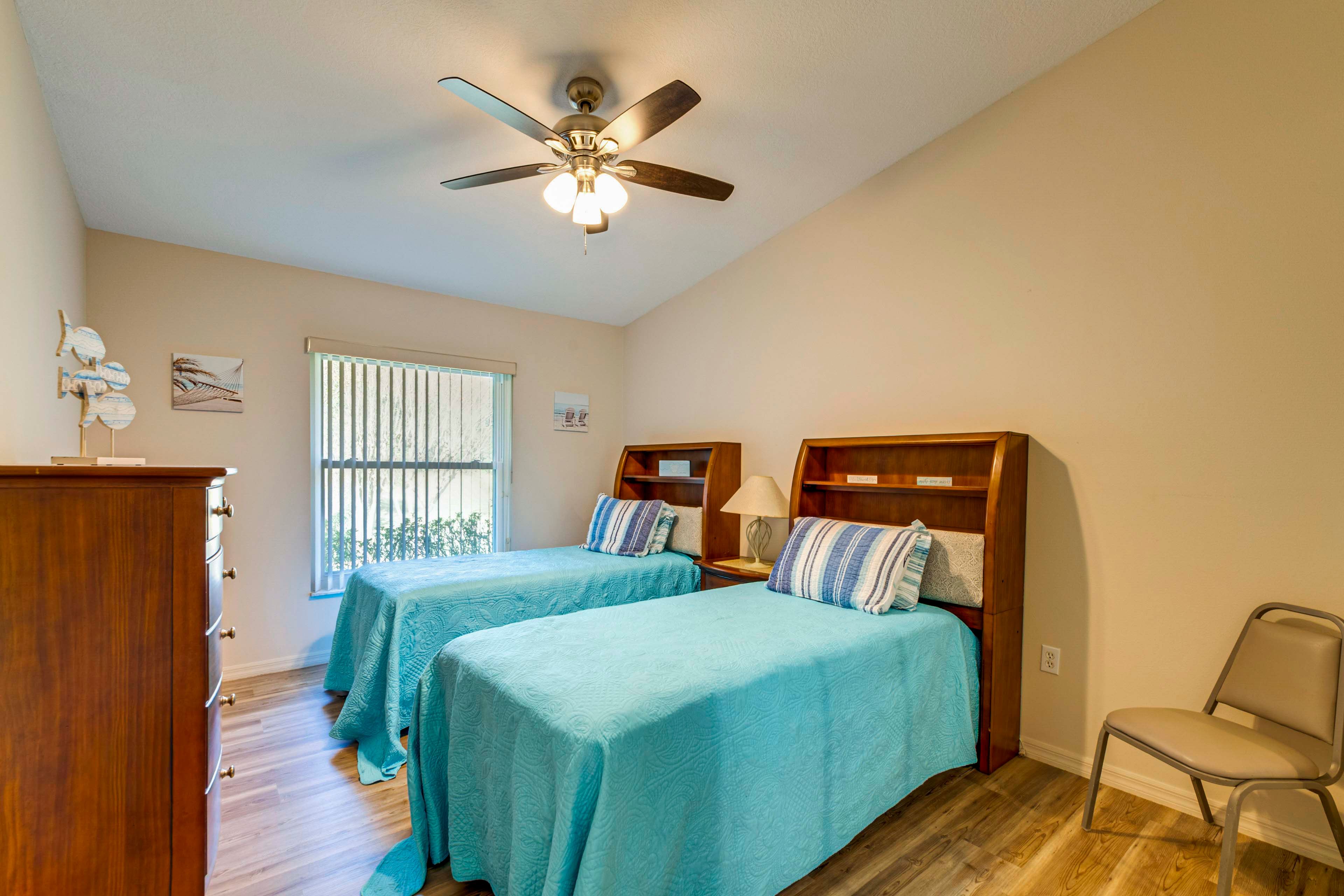 Bedroom 3 | 2 Twin Beds (Convertible to 1 King Bed)