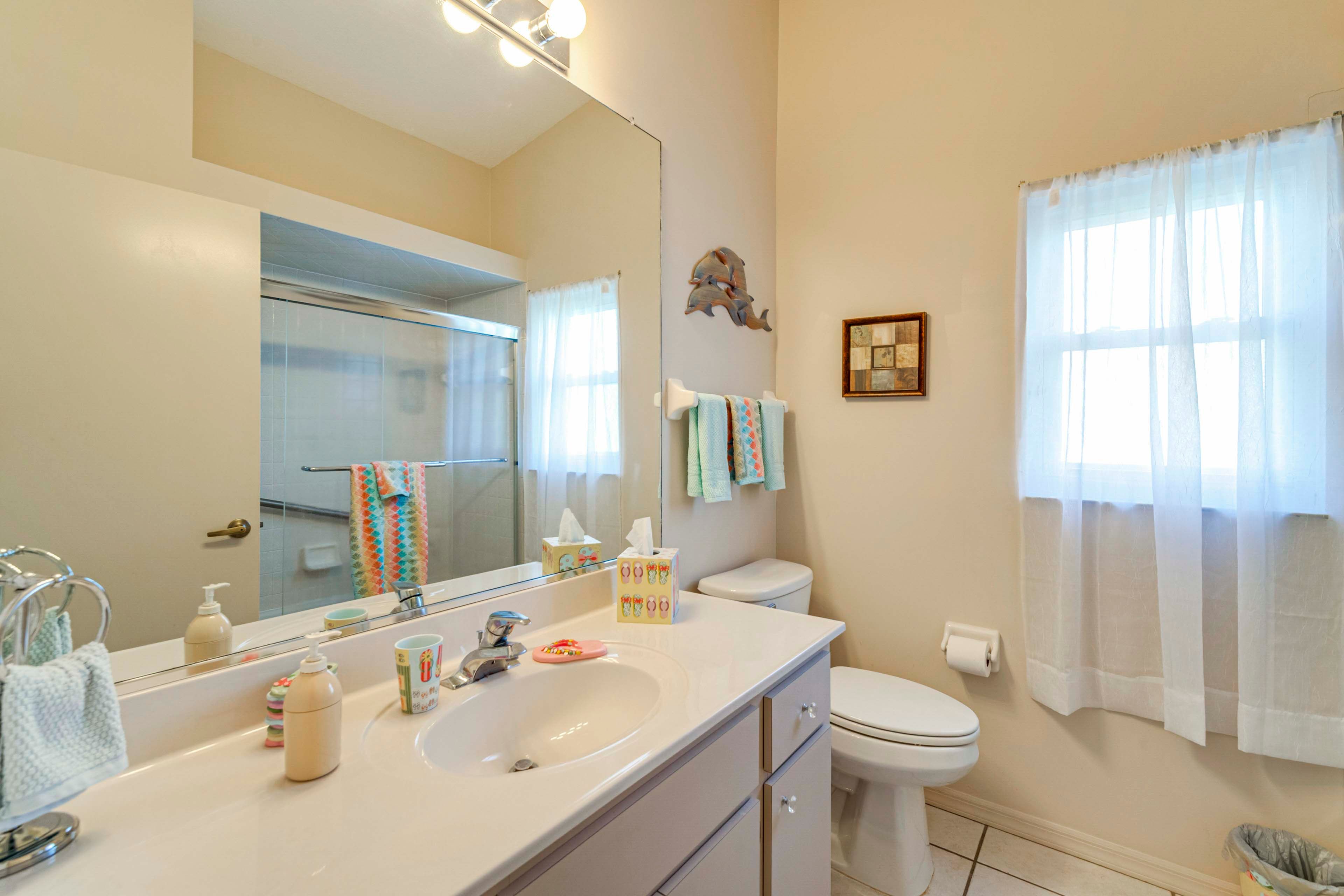 Full Bathroom | Complimentary Toiletries