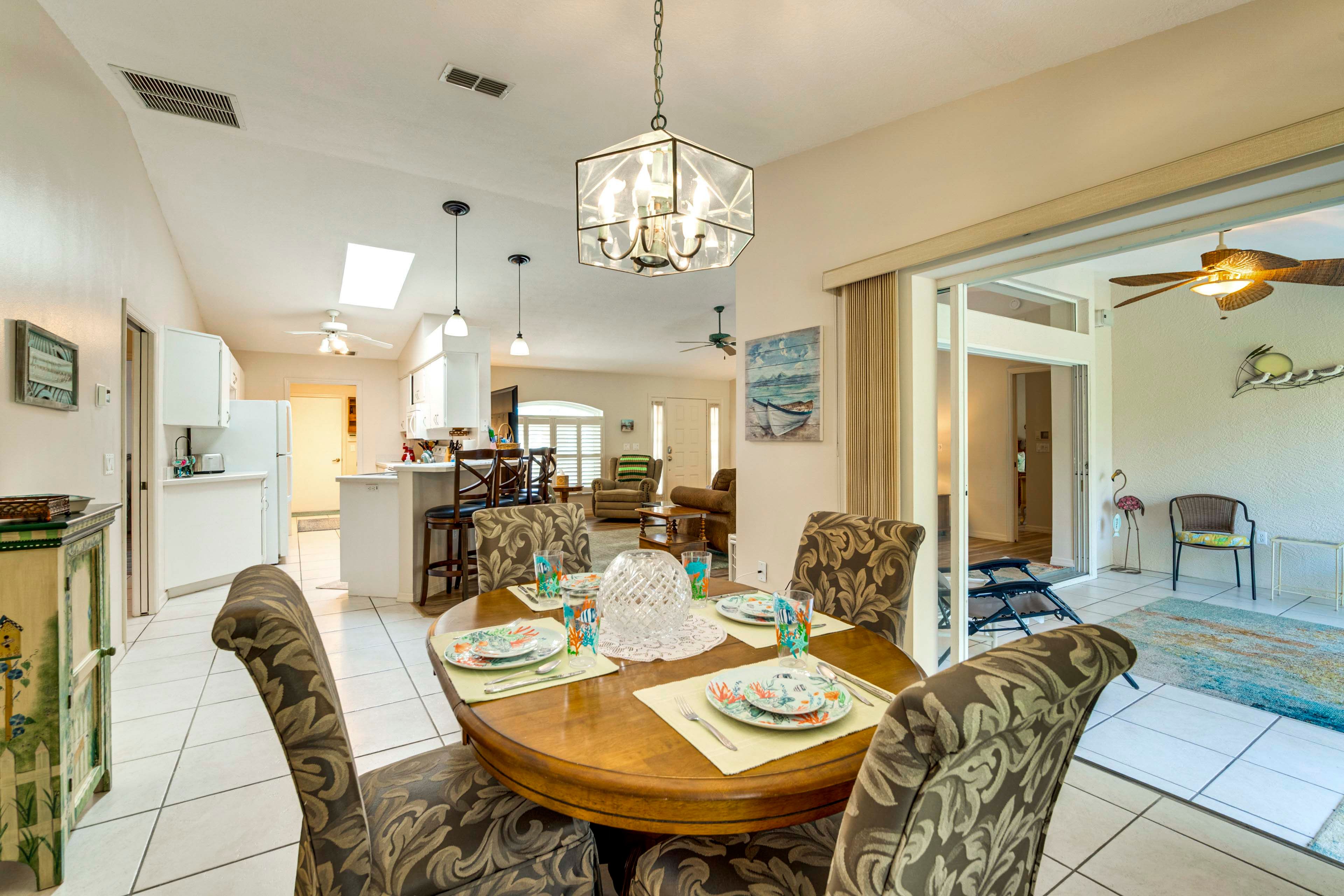 Dining Area | Dishware/Flatware