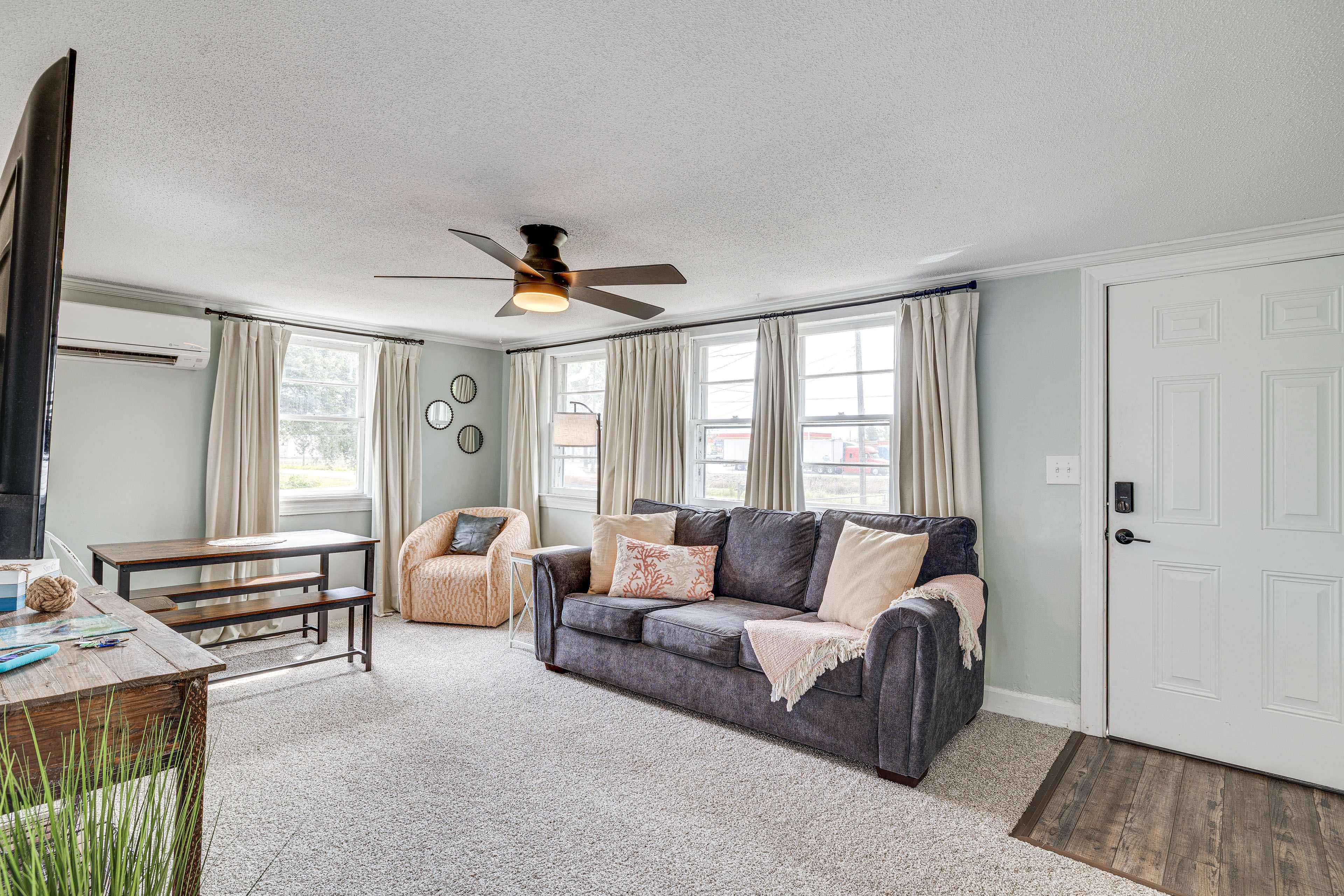 Morehead City Vacation Rental | 2BR | 1BA | 4 Steps to Enter | 616 Sq Ft