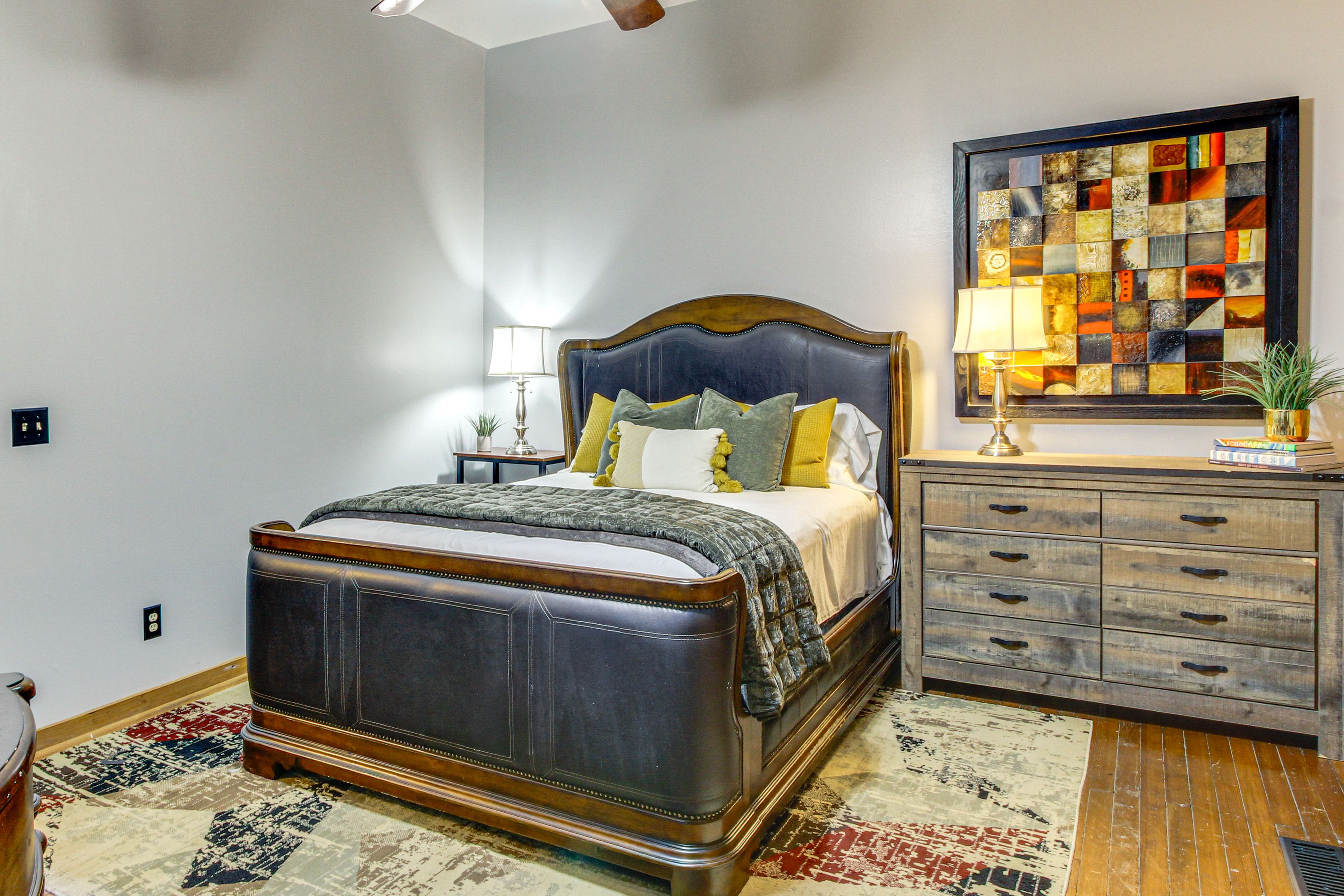 Bedroom 2 | Queen Bed