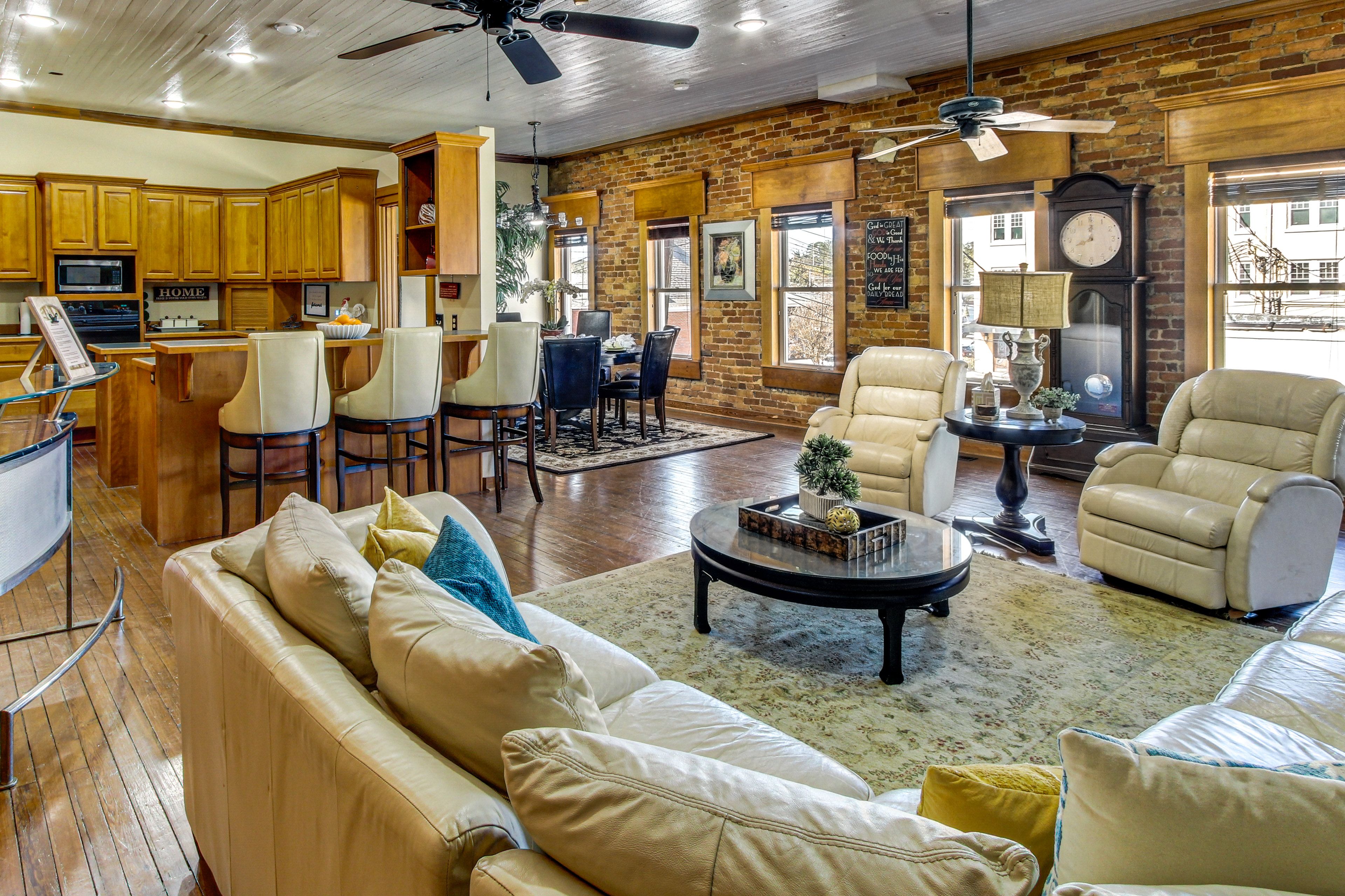 Enterprise Vacation Rental | 3BR | 2BA | 2,500 Sq Ft | Stairs Required