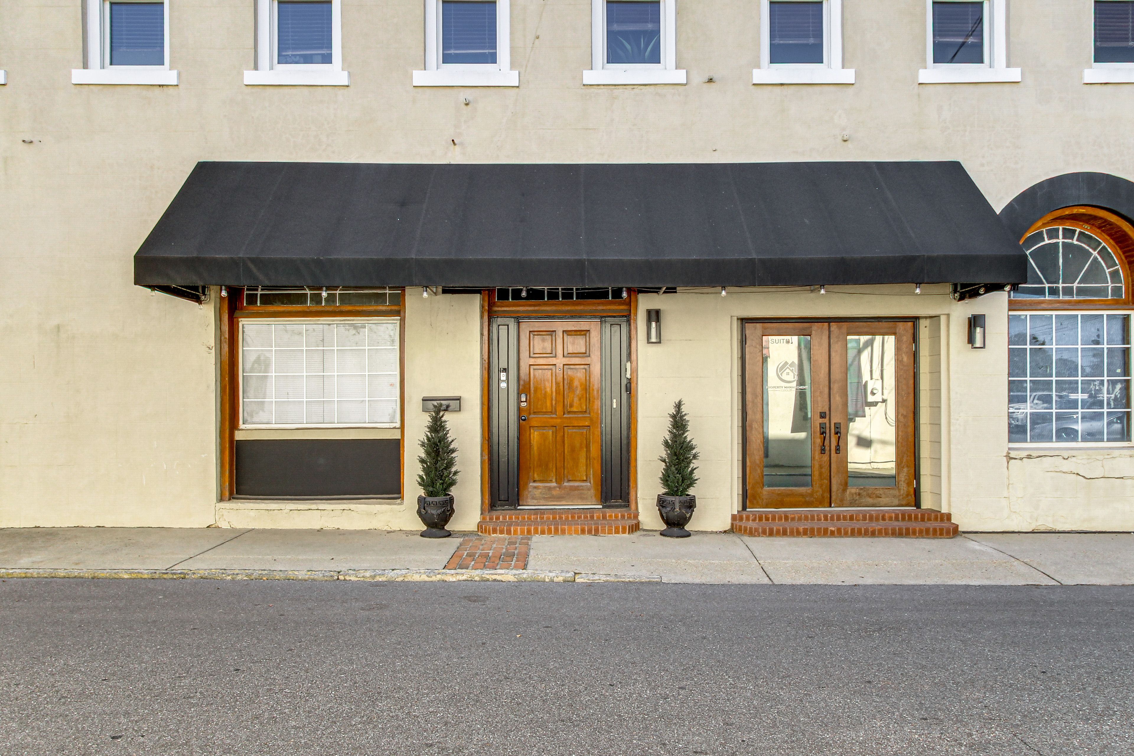 Property Exterior | Single-Story Apartment