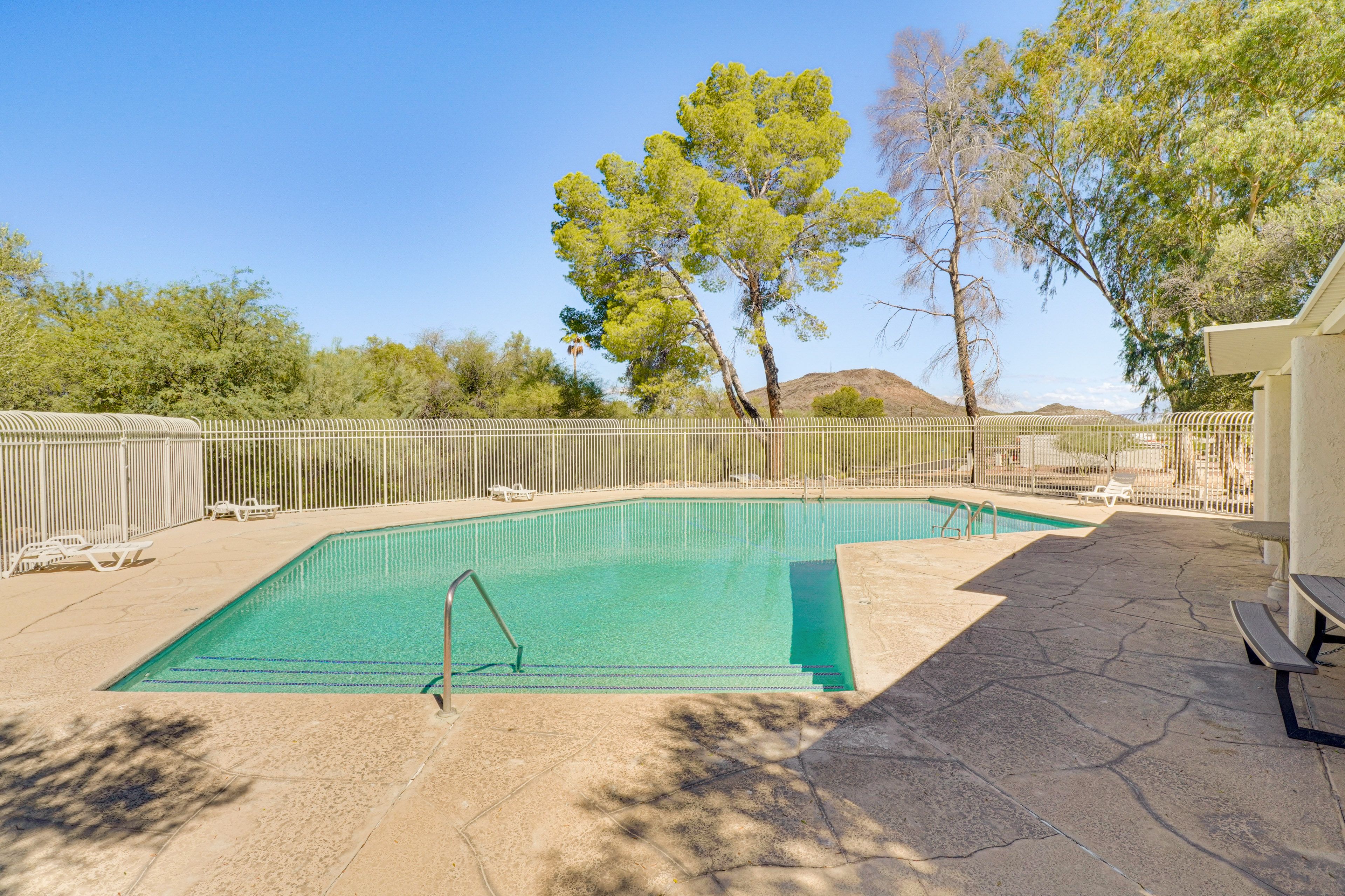 Park West Townhomes | Community Pool