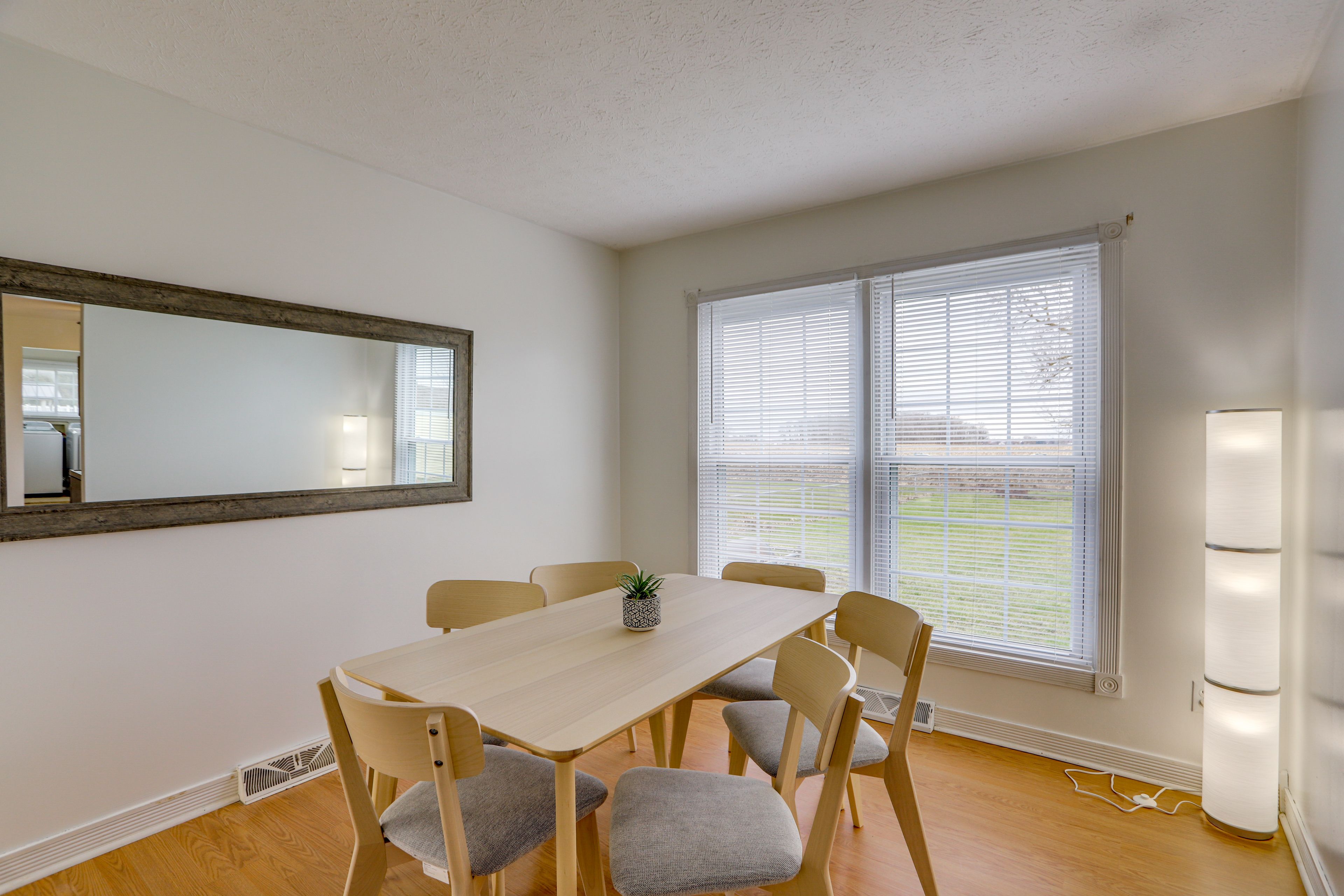 Dining Room | 1st Floor | Dishes & Flatware Provided