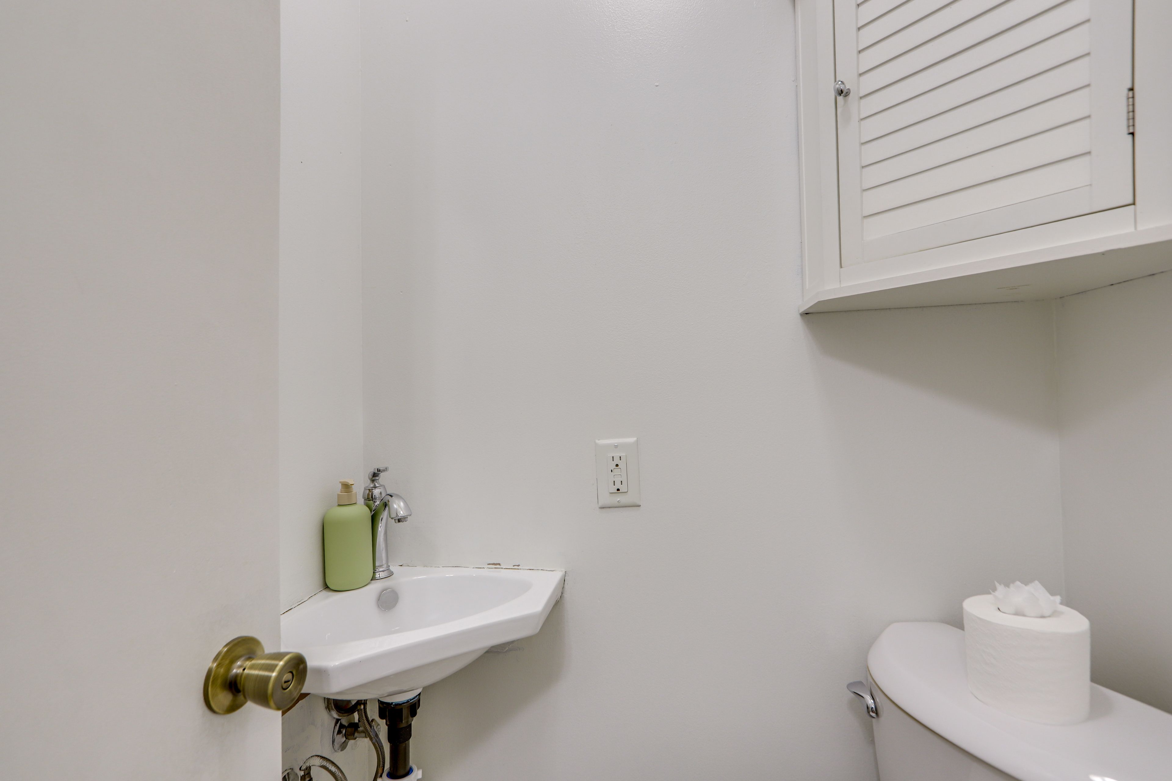 Half Bathroom | 1st Floor