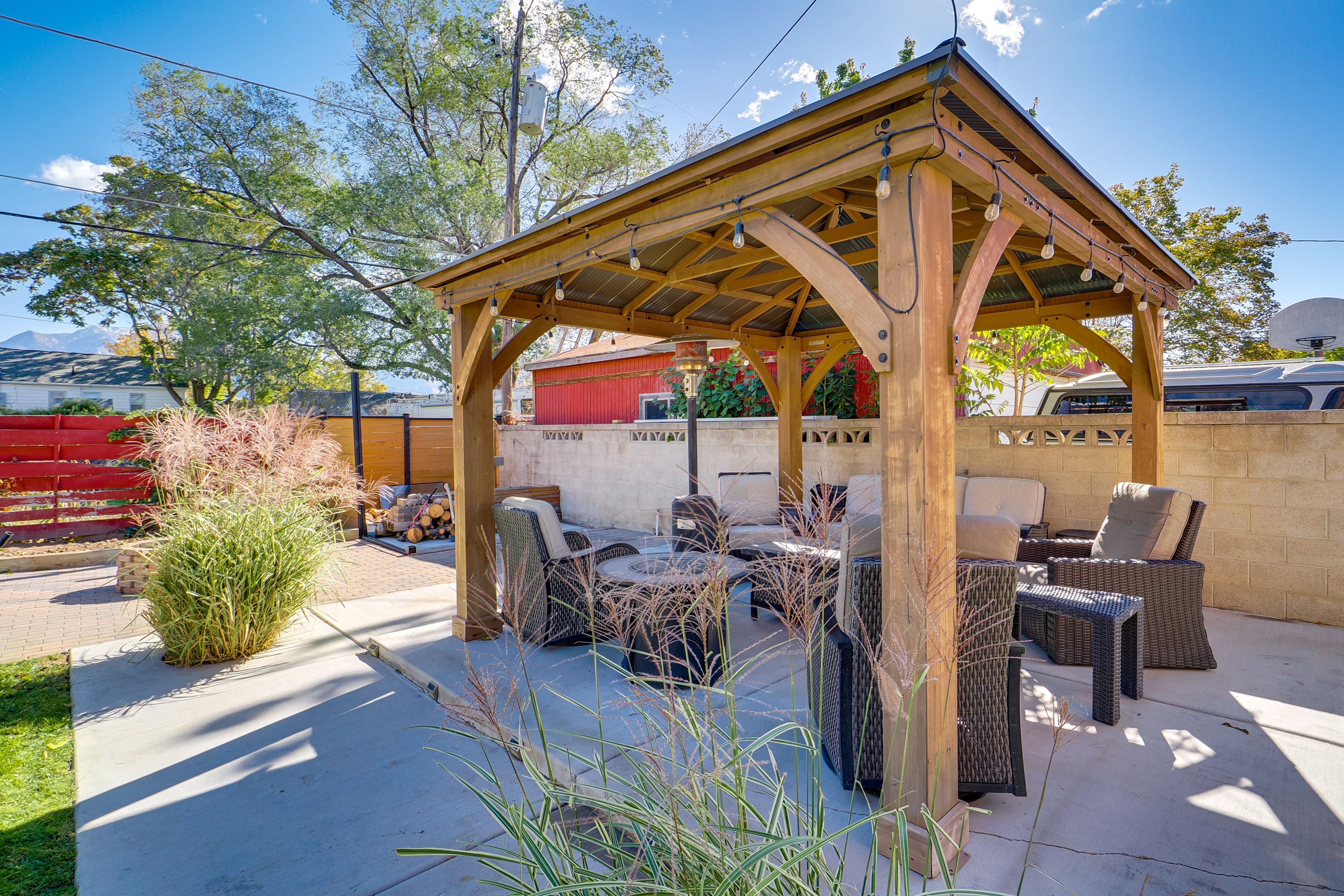 Pergola w/ Seating | Propane Heater