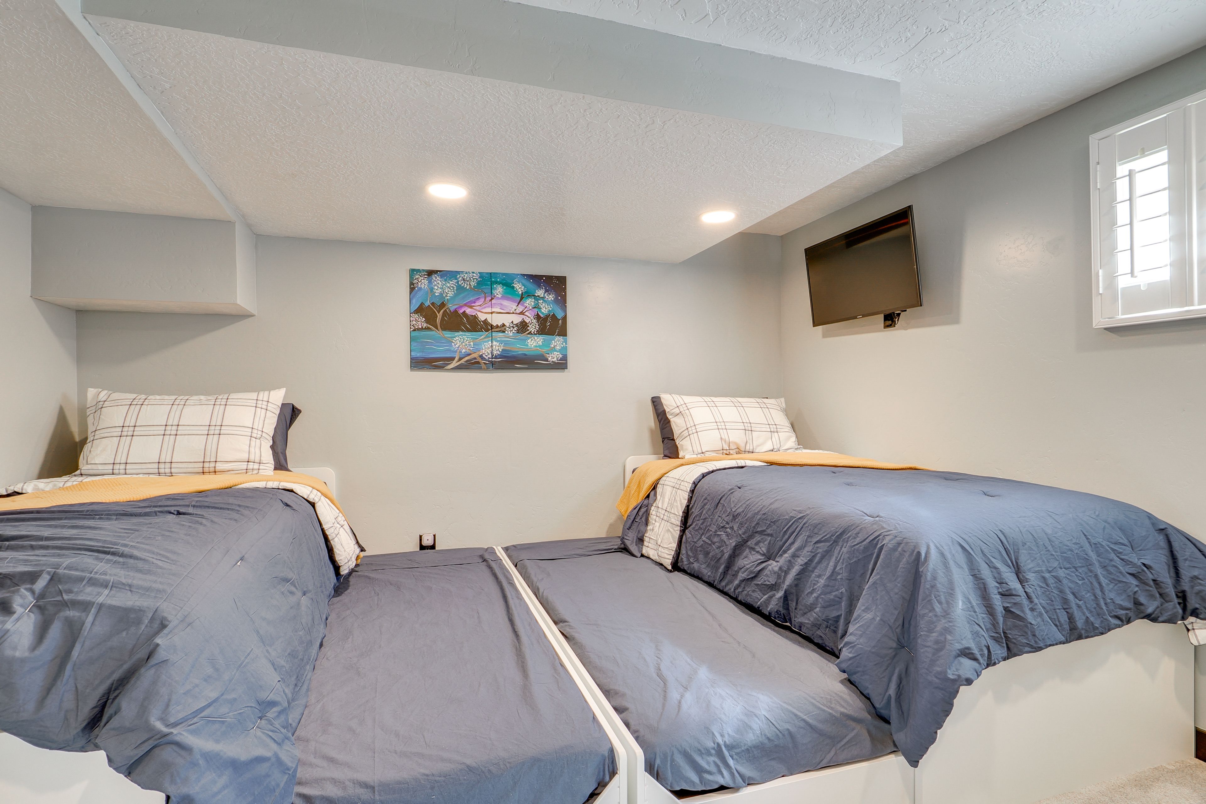 Bedroom 2 | Basement | 2 Twin Beds w/ 2 Twin Trundles