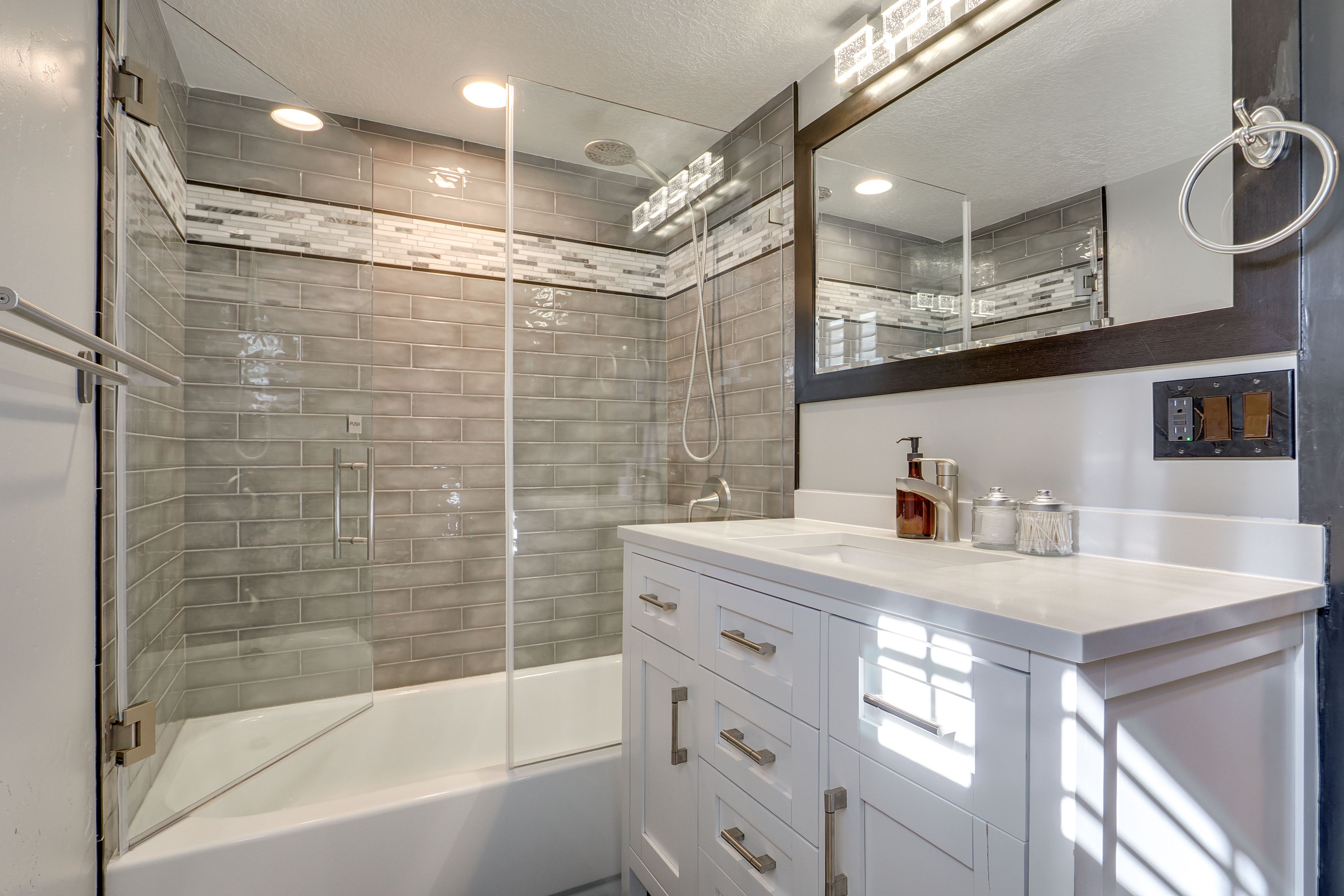 Full Bathroom | Basement | Complimentary Toiletries