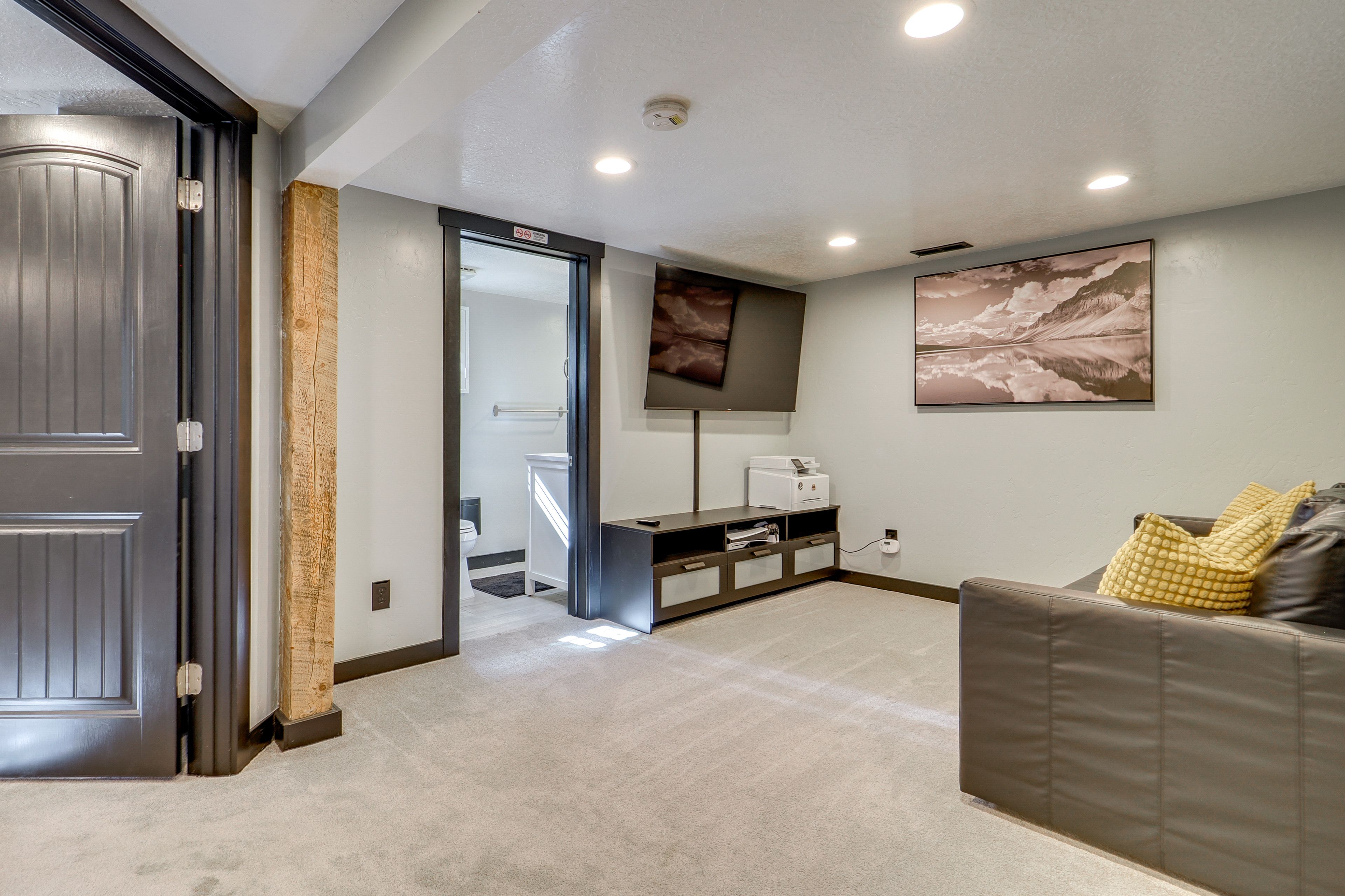 Living Room | Basement | Queen Sleeper Sofa