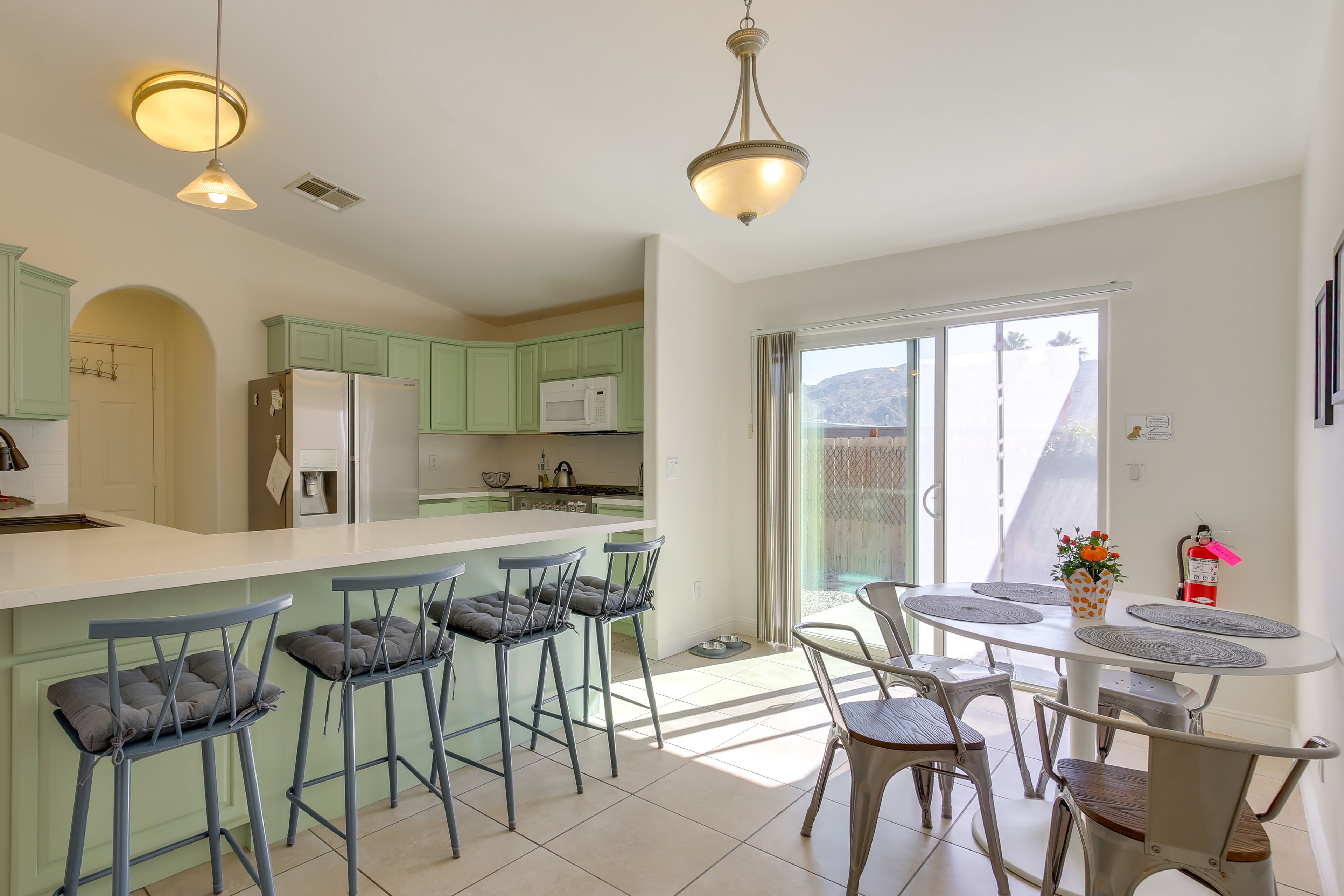 Kitchen | Dining Table | Dishware/Flatware Provided | Board Games