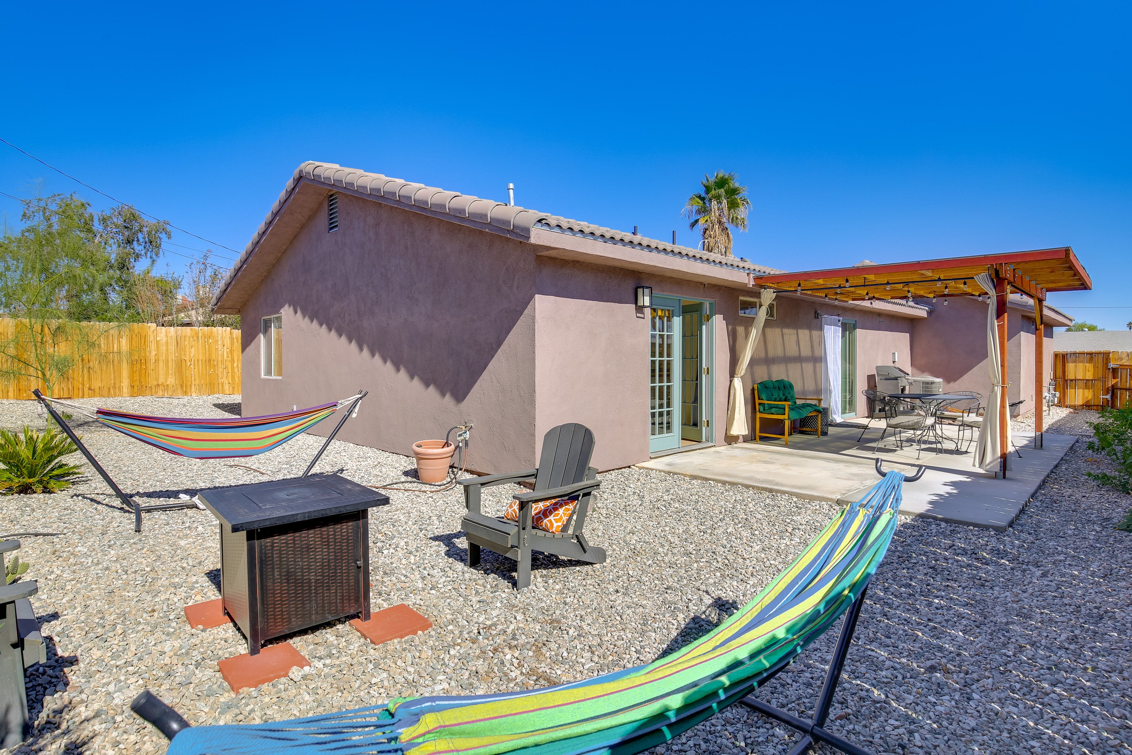 Fenced Backyard | Gas Fire Pit | Hammocks