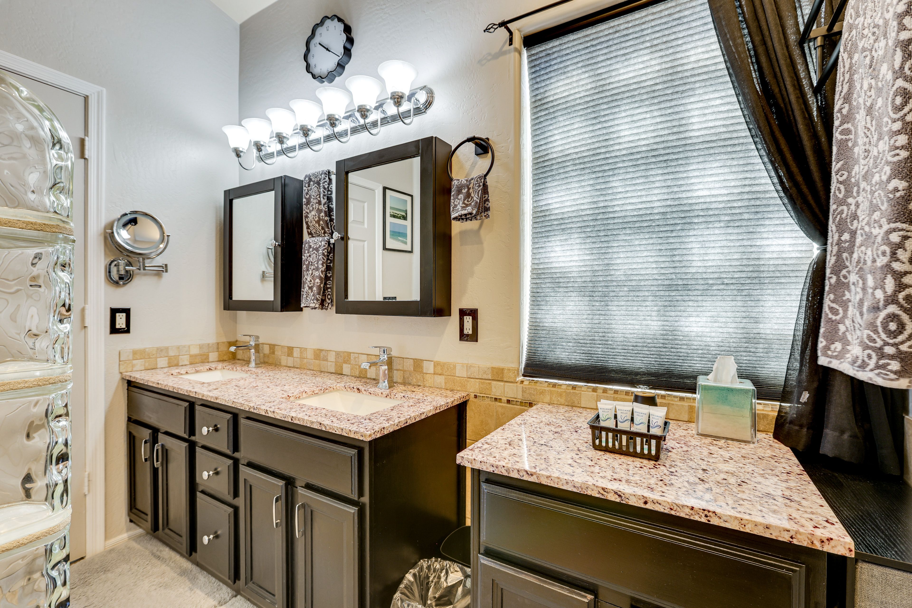 En-Suite Bathroom | Double Showers | 2nd Floor