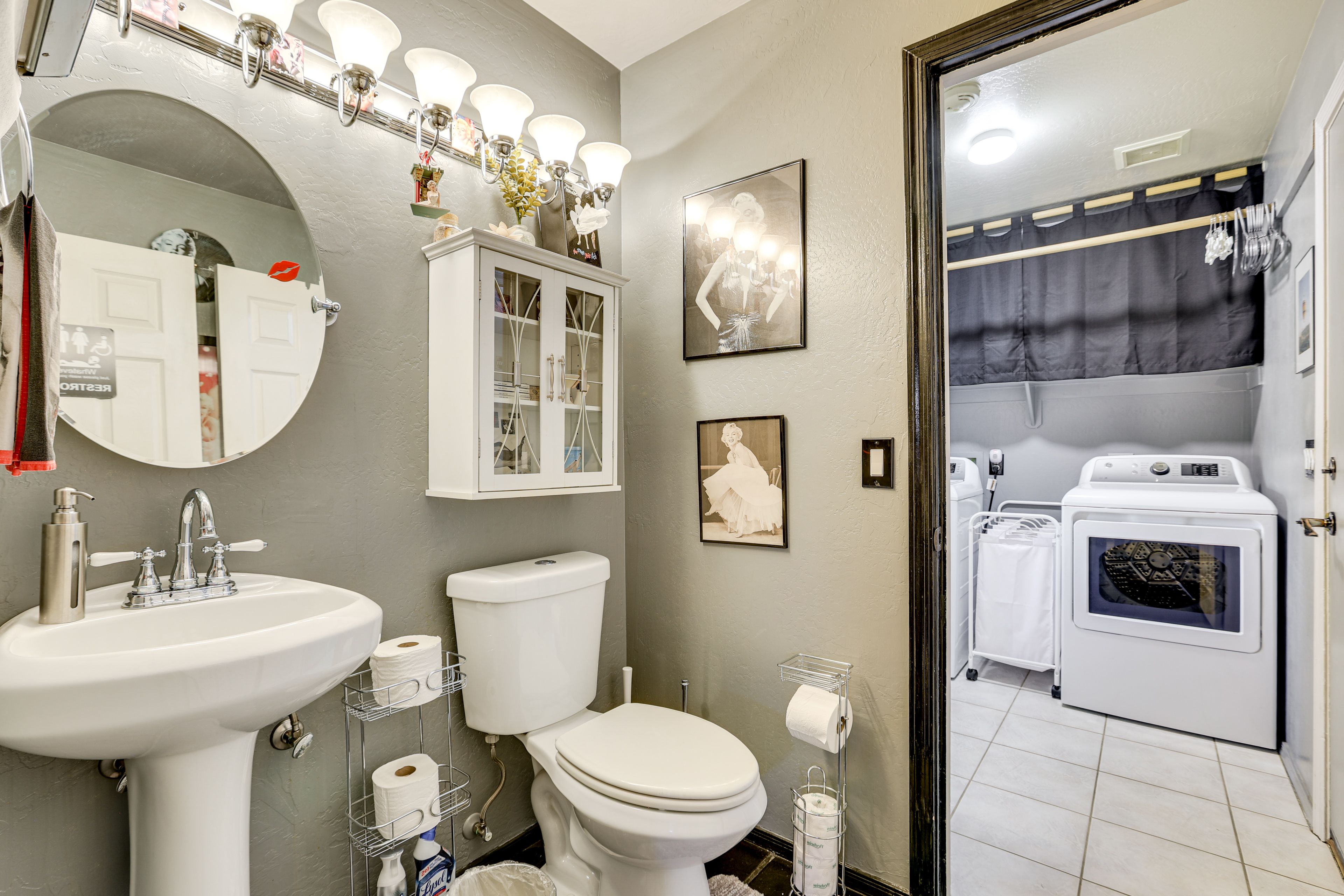 Half Bathroom | 1st Floor