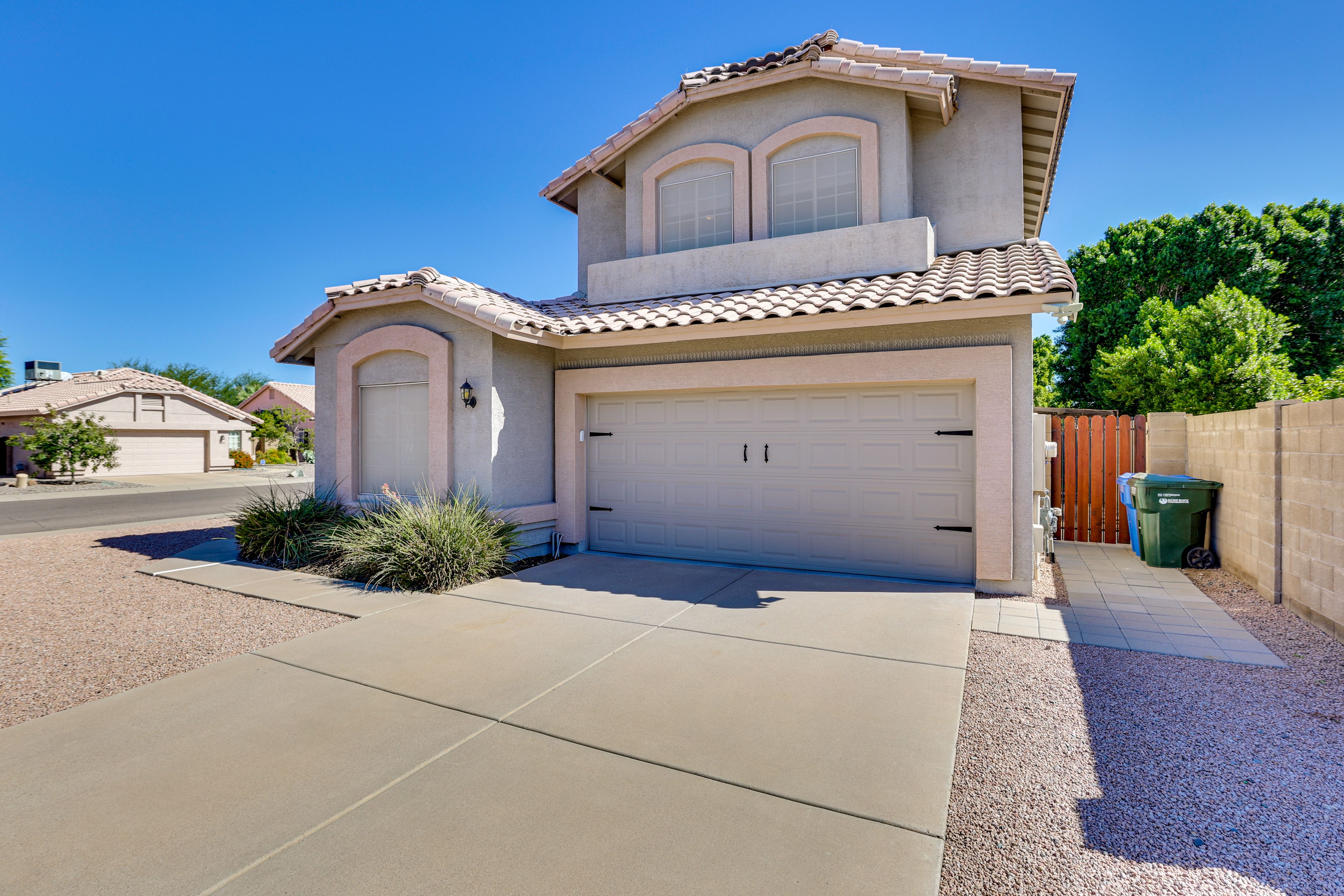 Parking | Driveway (2 Vehicles) | Gravel Parking (1 Vehicle)