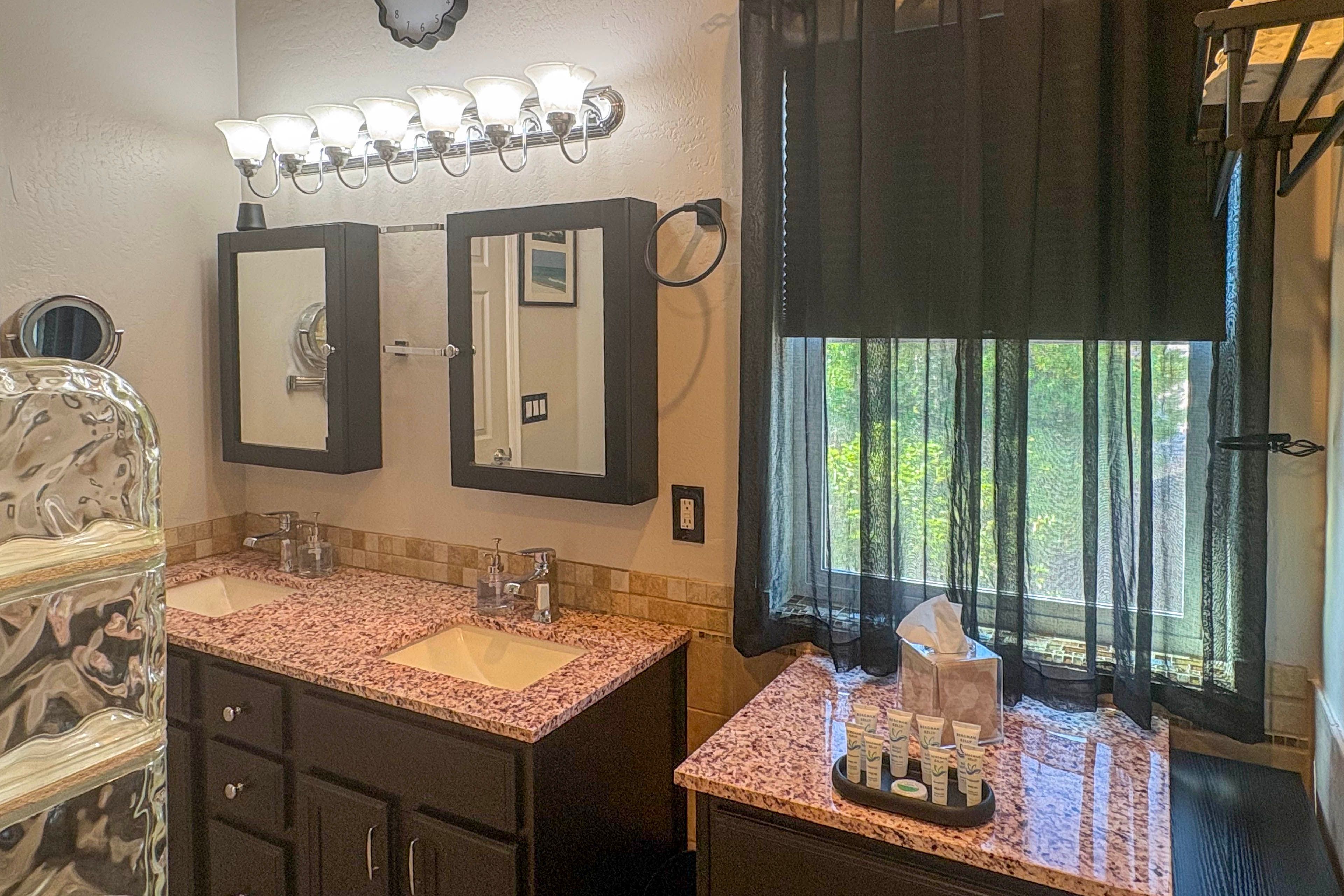En-Suite Bathroom | Double Showers | 2nd Floor