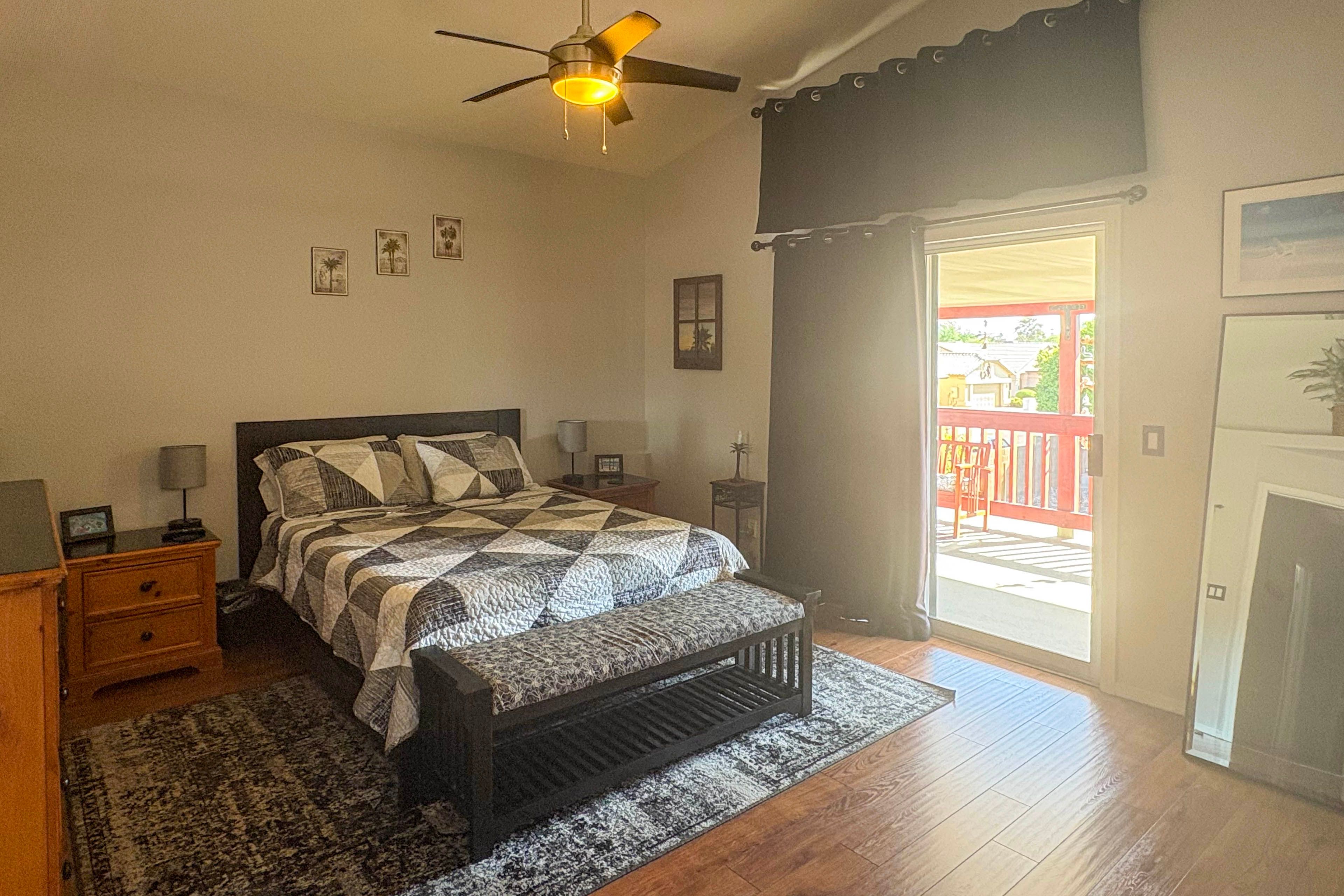 Bedroom 1 | Queen Bed | Smart TV | 2nd Floor