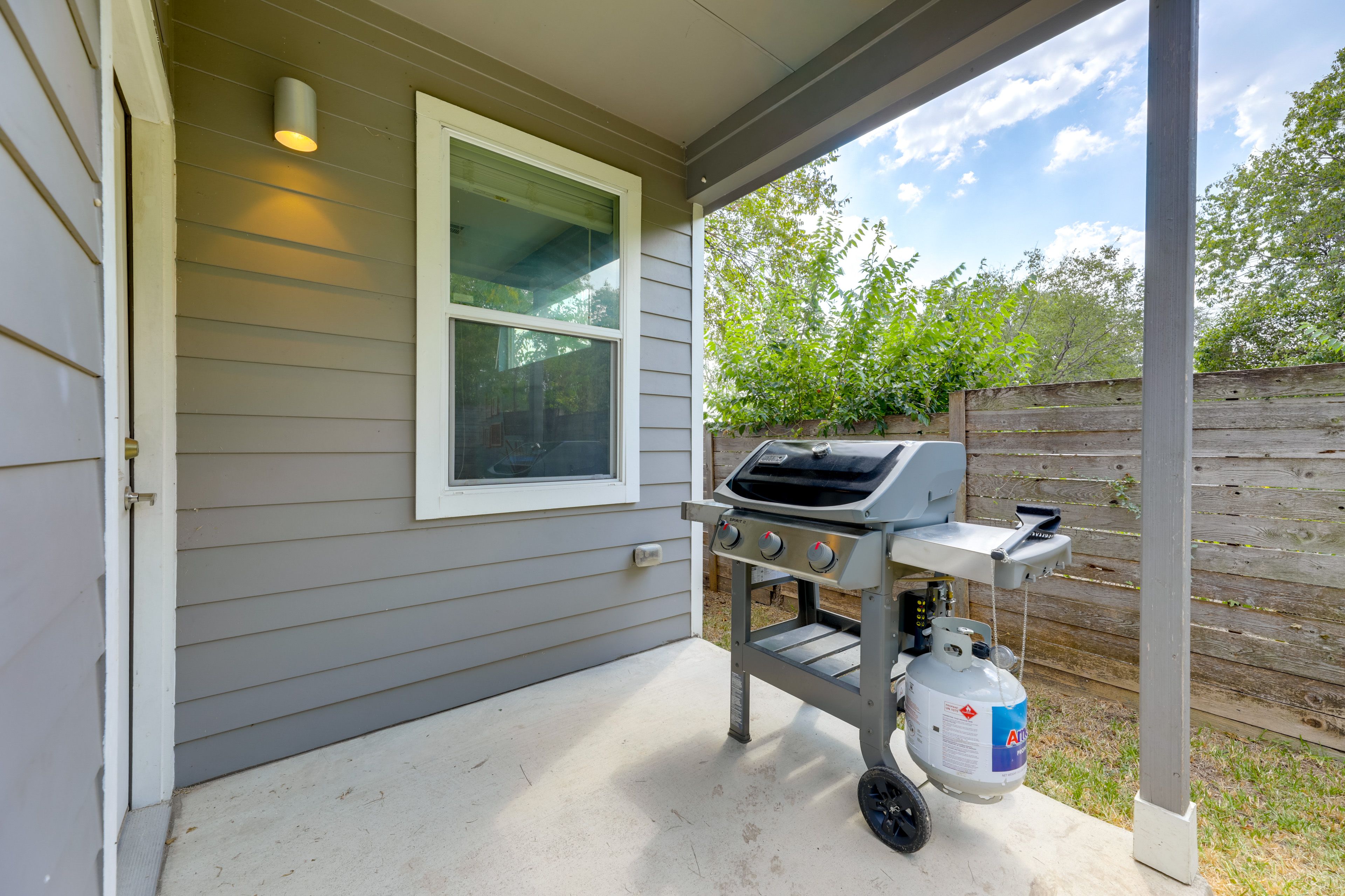 Covered Patio w/ Gas Grill (Propane Provided) | Private Yard