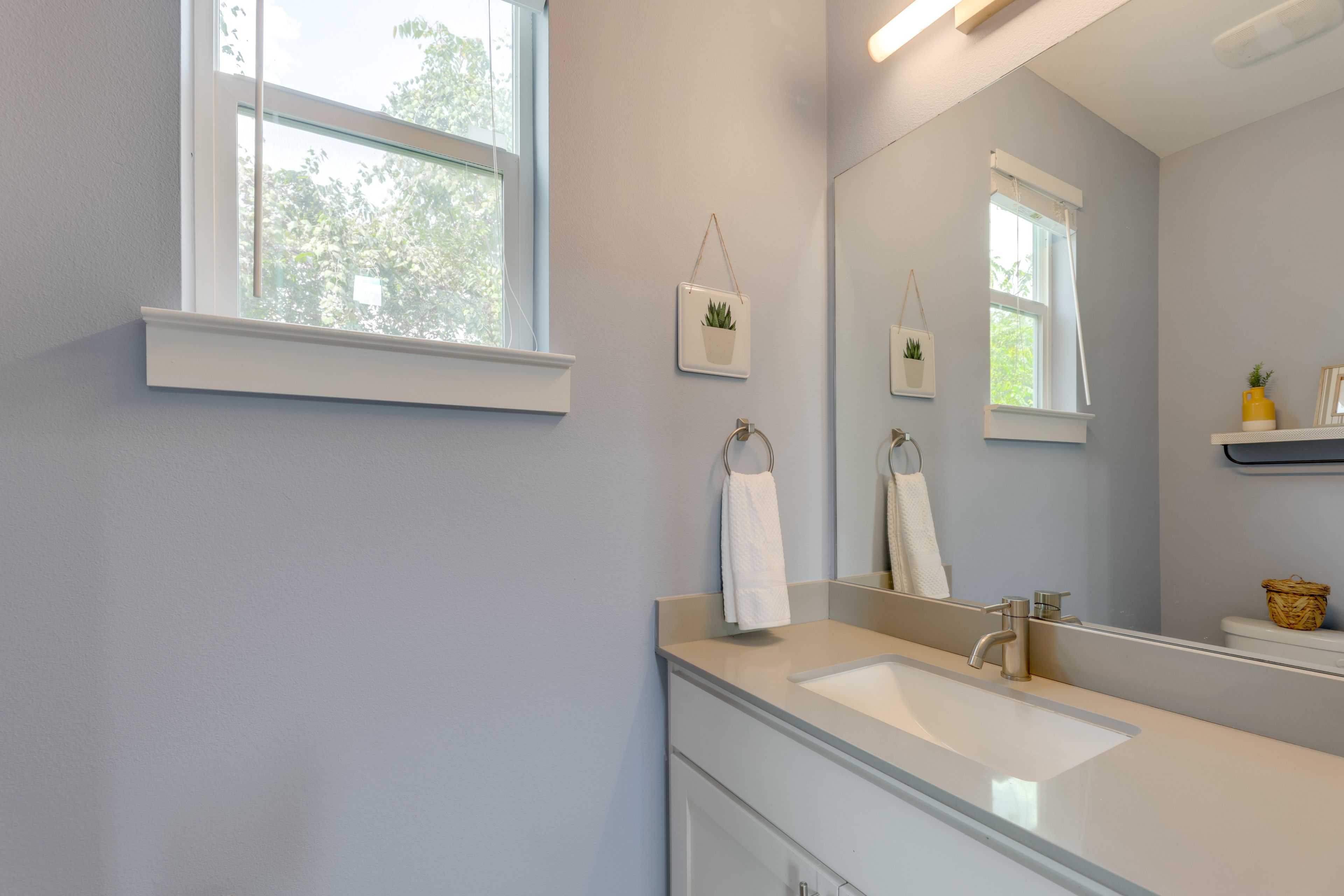 Half Bathroom | 1st Floor