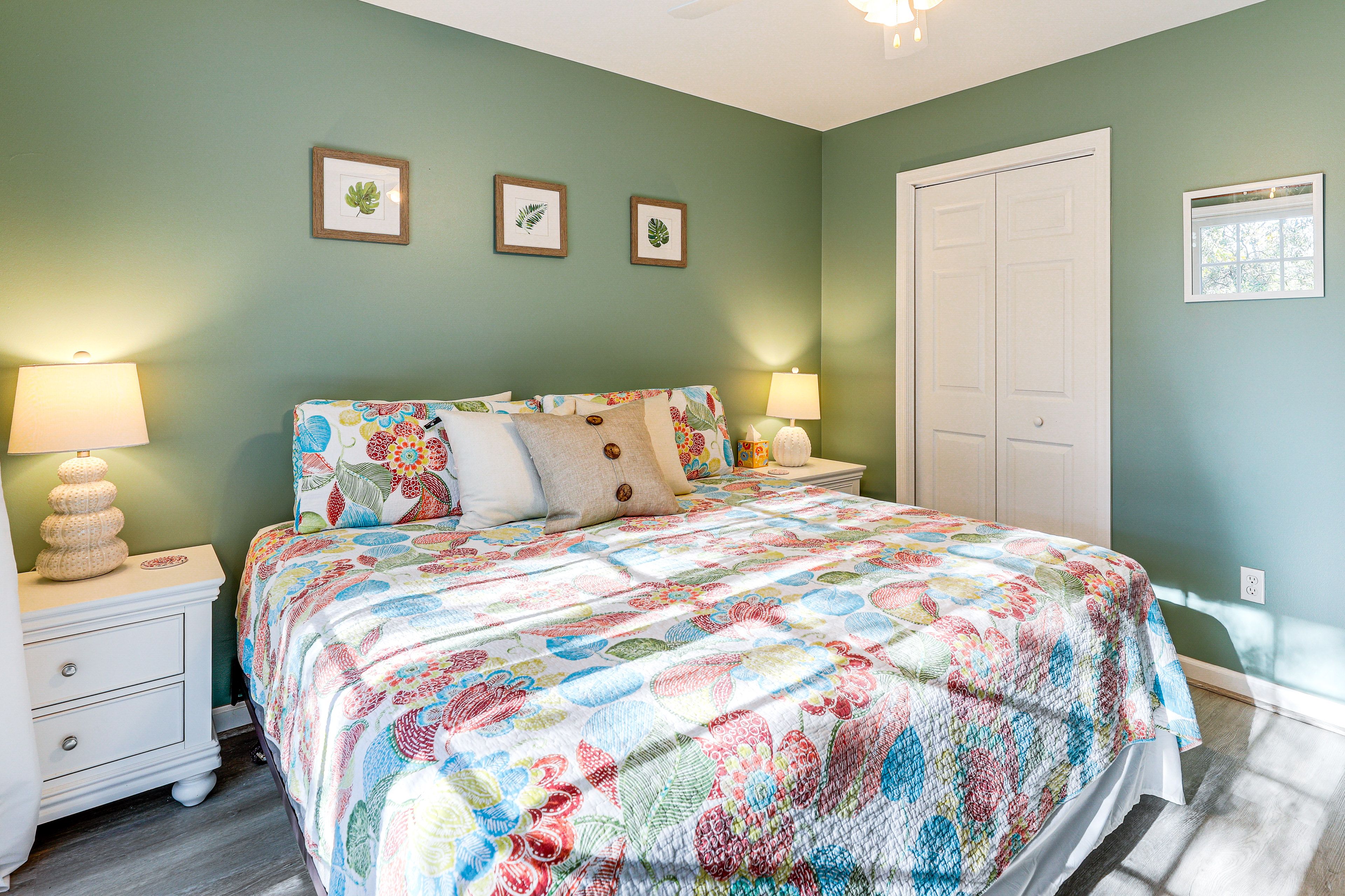 Bedroom 1 | 1st Floor | King Bed | Linens Provided