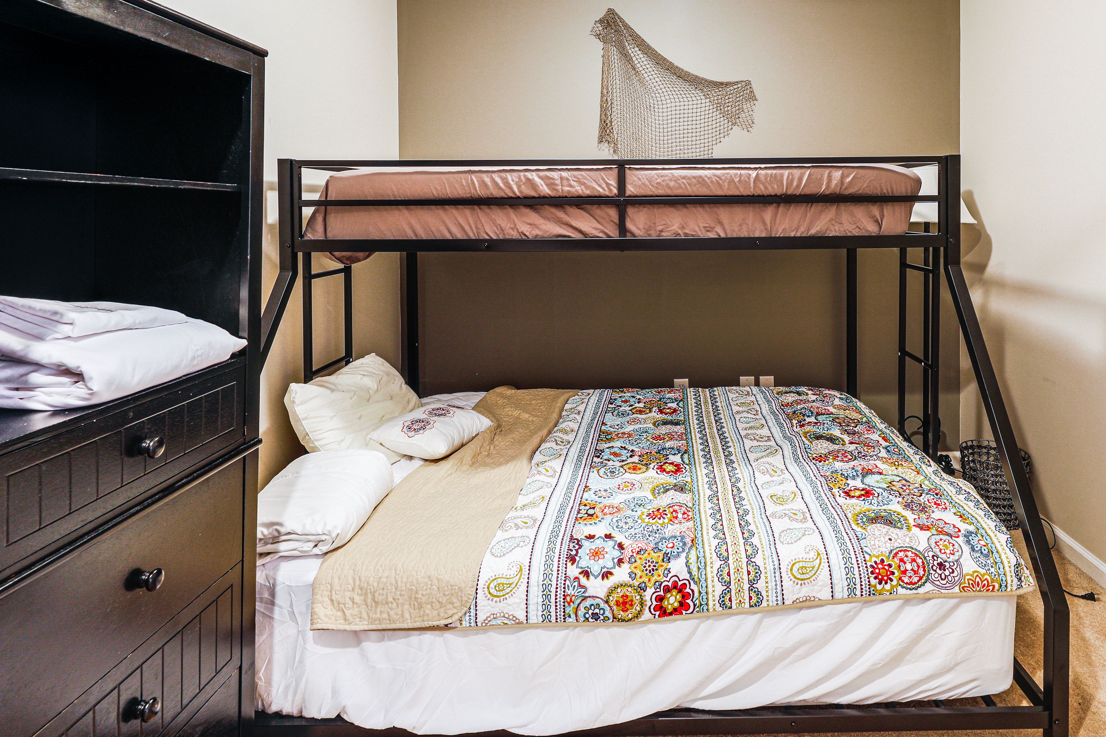 Sleeping Nook | 2nd Floor | Twin/Queen Bunk Bed