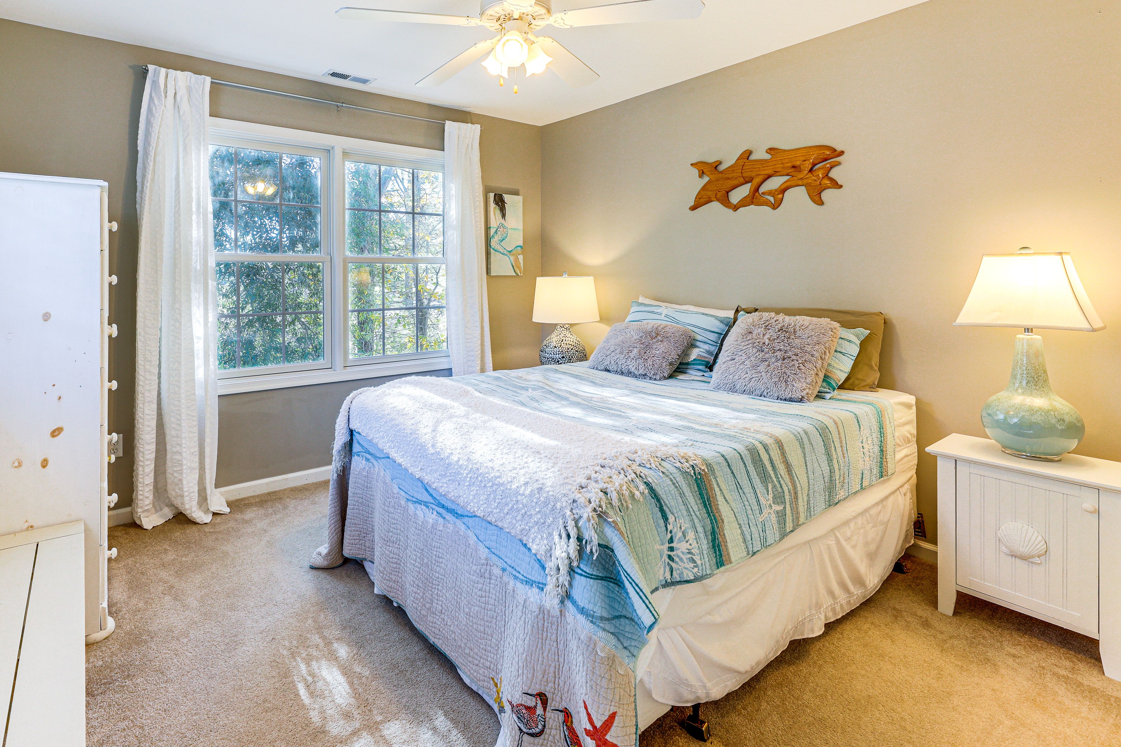 Bedroom 2 | 2nd Floor | Queen Bed