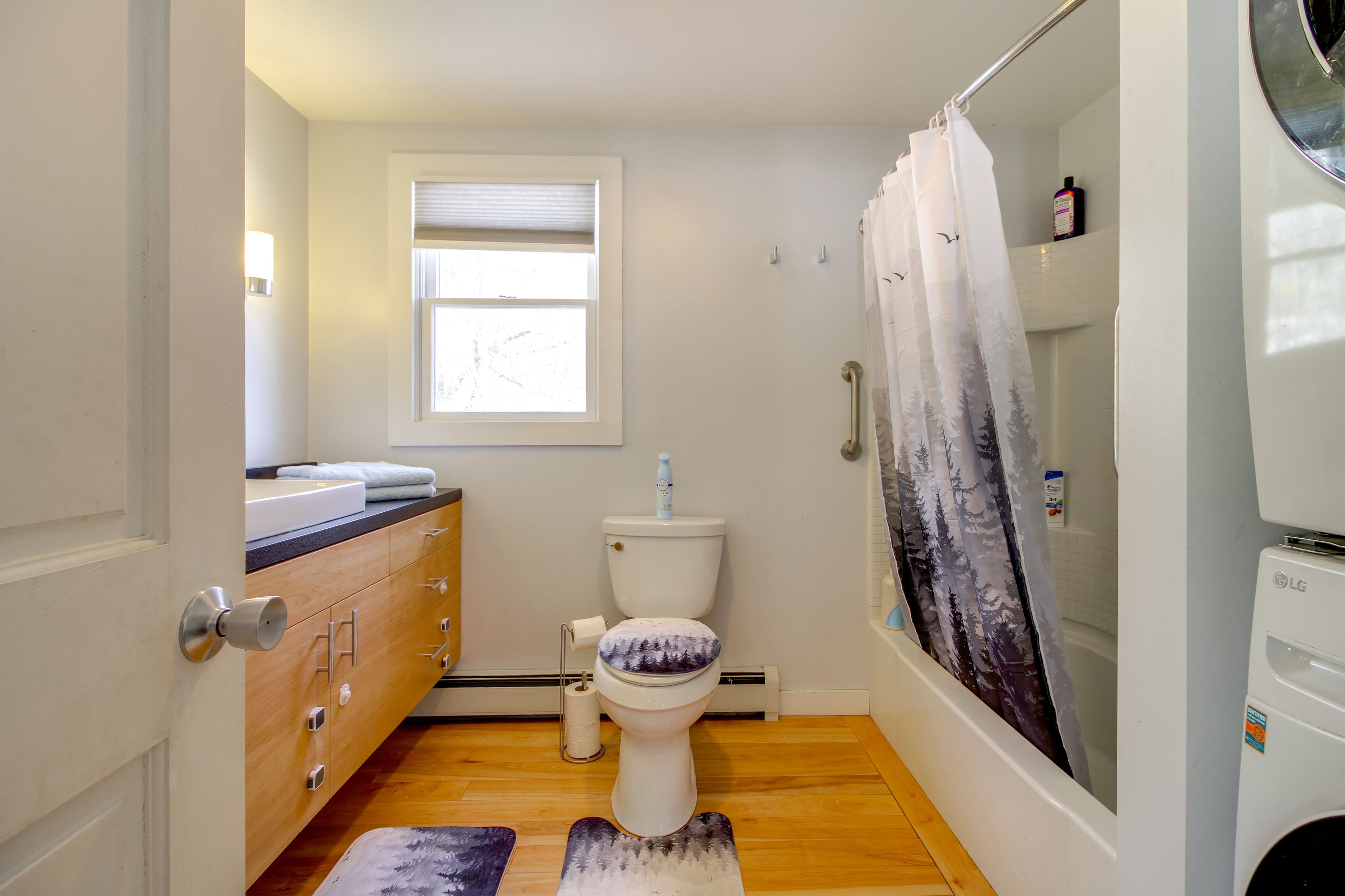 Full Bathroom | Towels Provided | Laundry | 1st Floor
