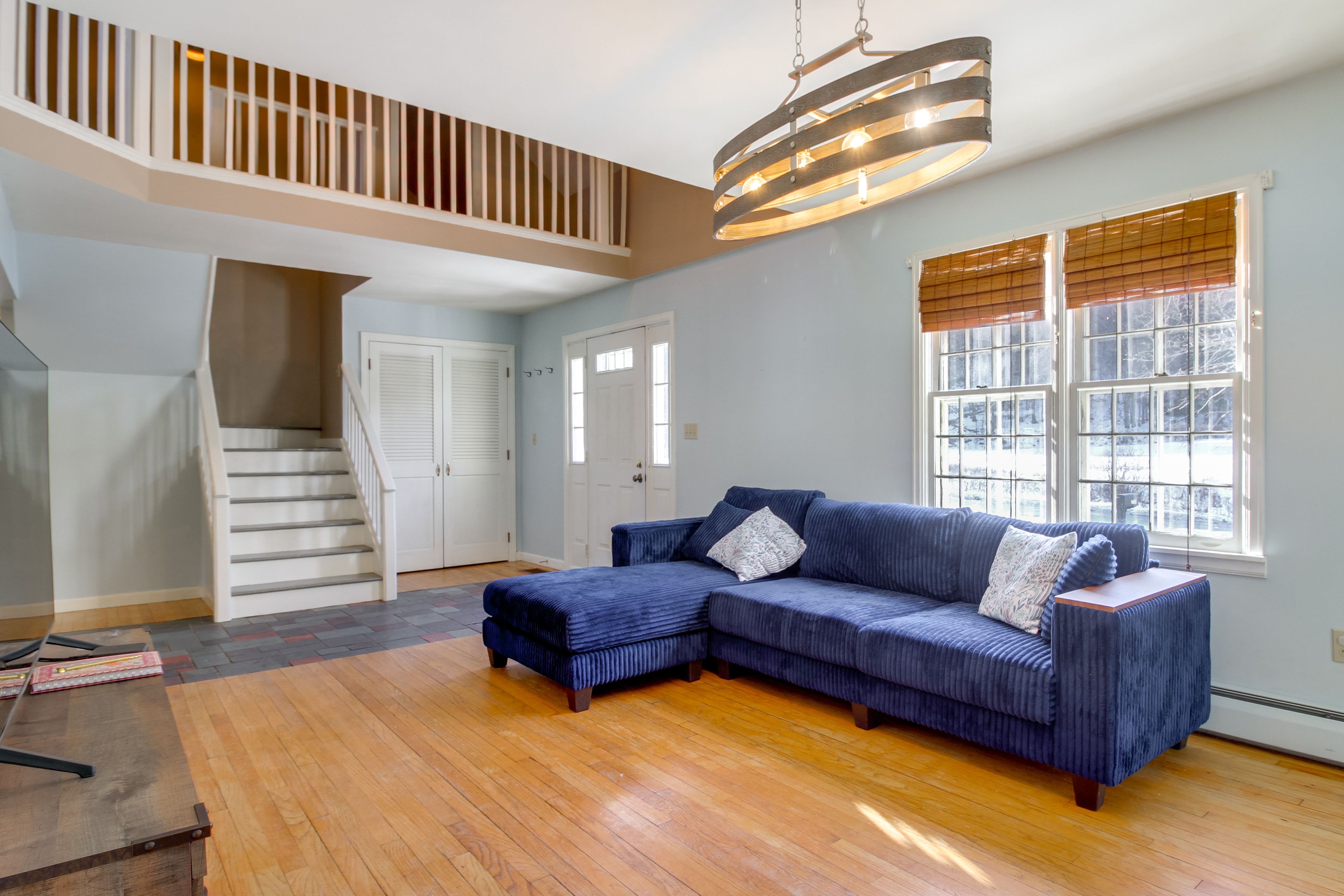 Living Area | Smart TV | Books | Board Games